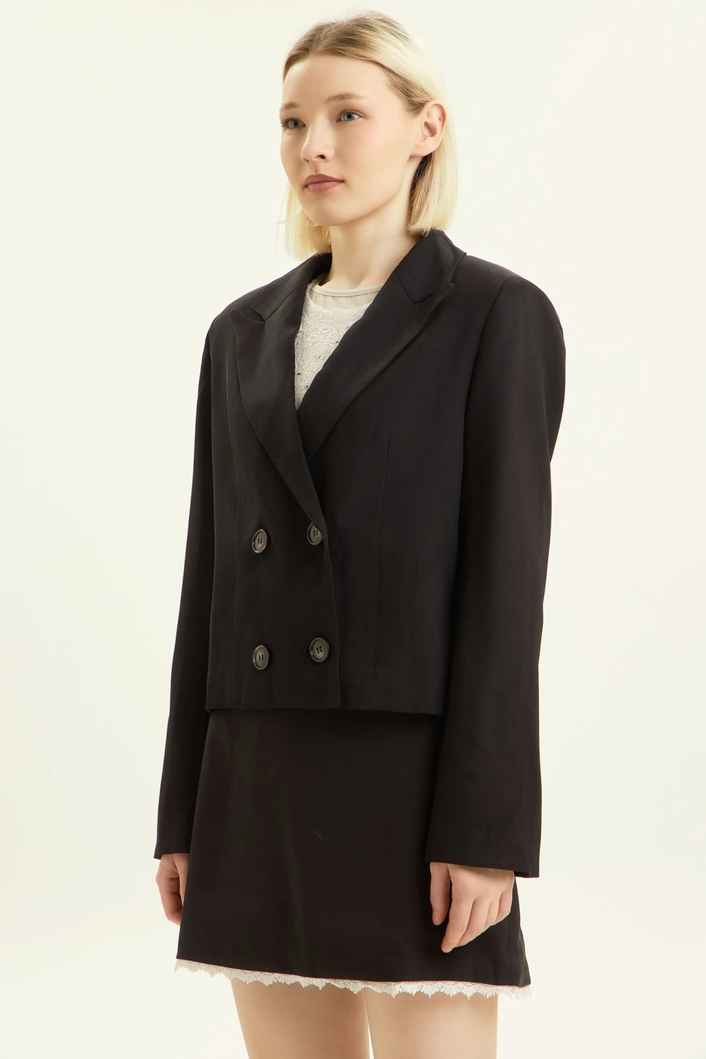 Жакет черный для женщин 44289-1 64