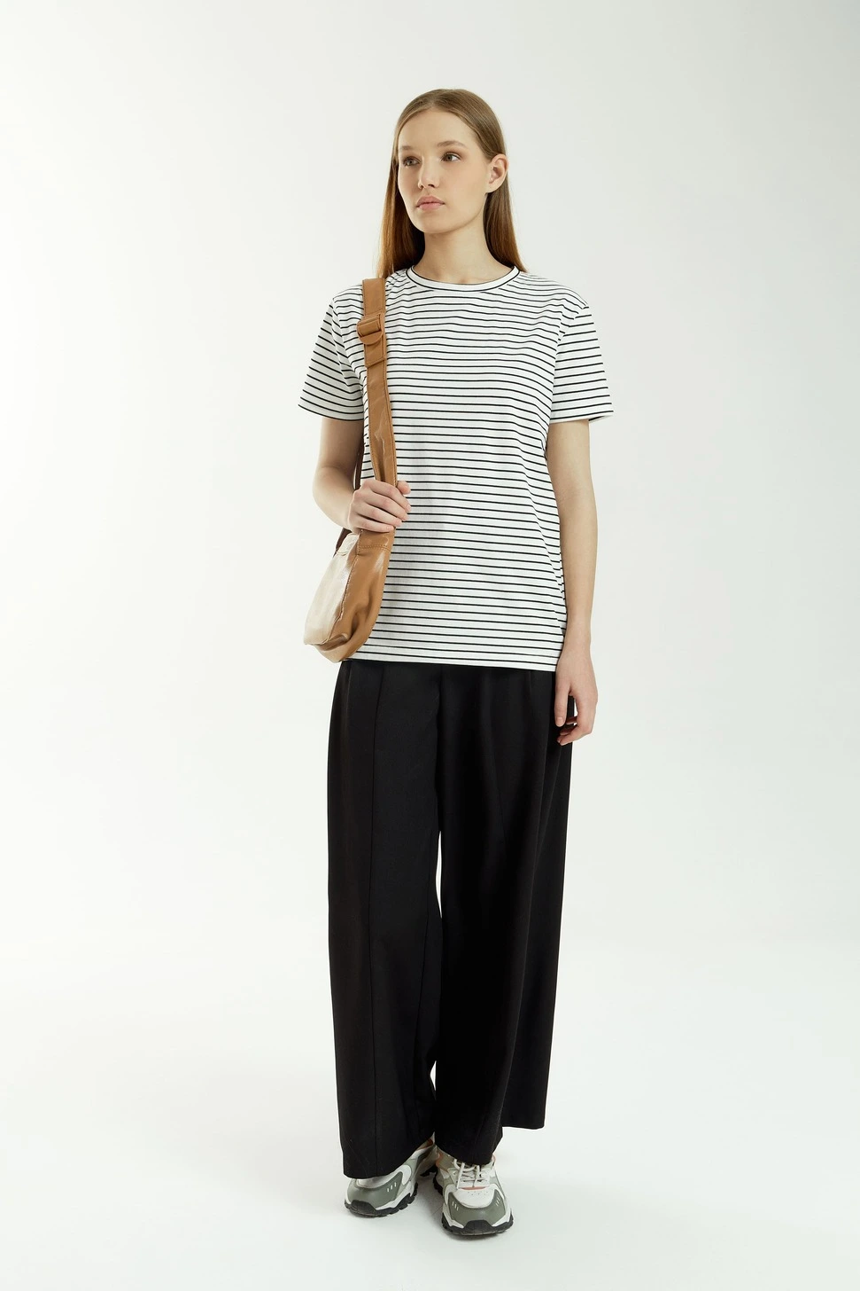 Футболка бело-черная полоска для женщин 44286-46 67