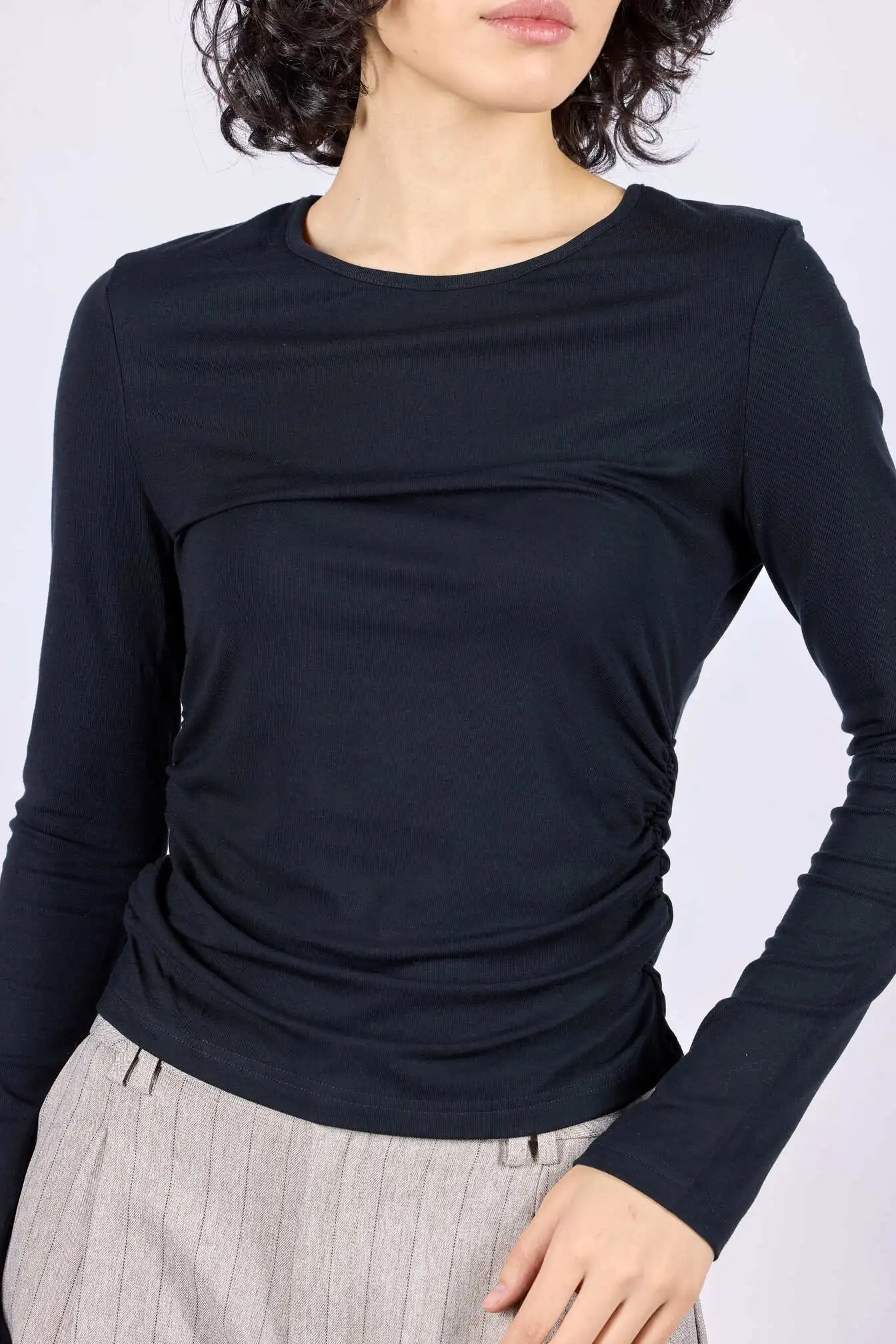 Лонгслив черный для женщин 44153-1 59