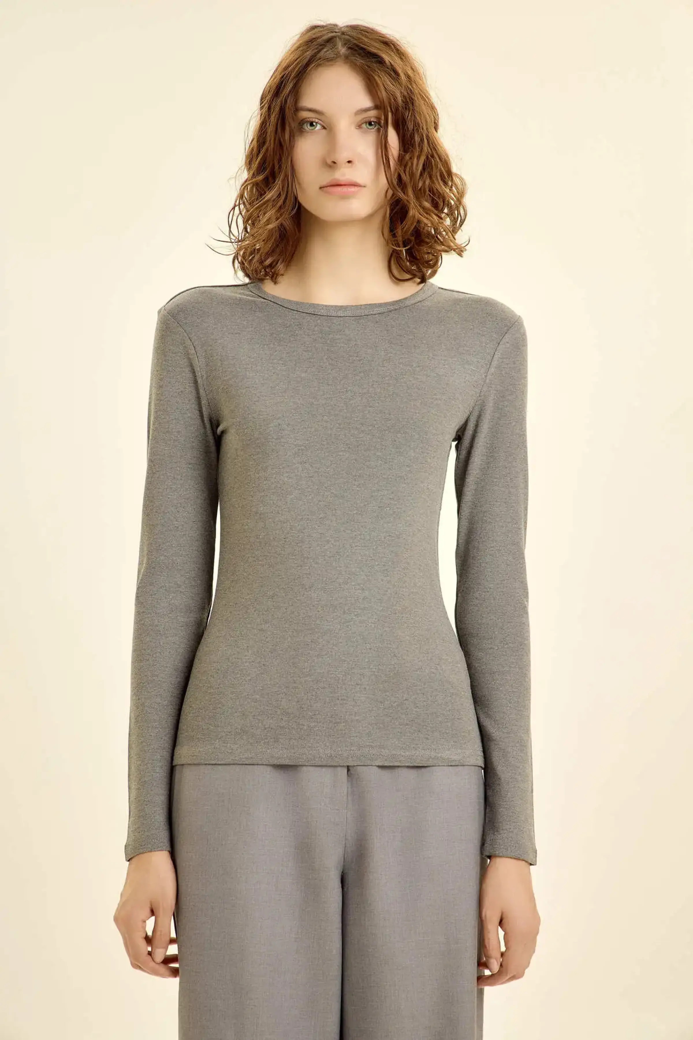 Лонгслив серый для женщин 46133-61 59