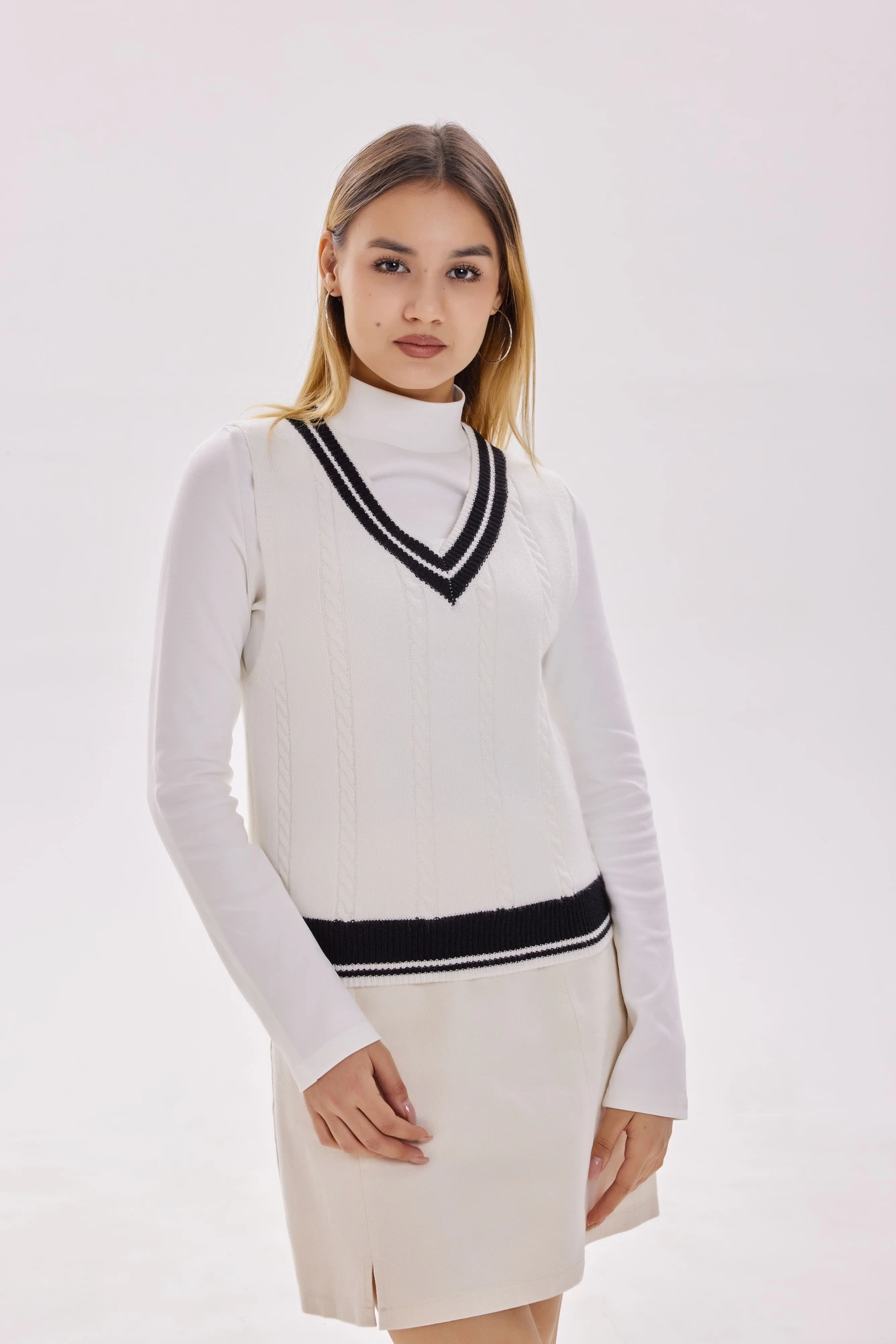 Жилетка черно-белый для женщин 40119-109 68