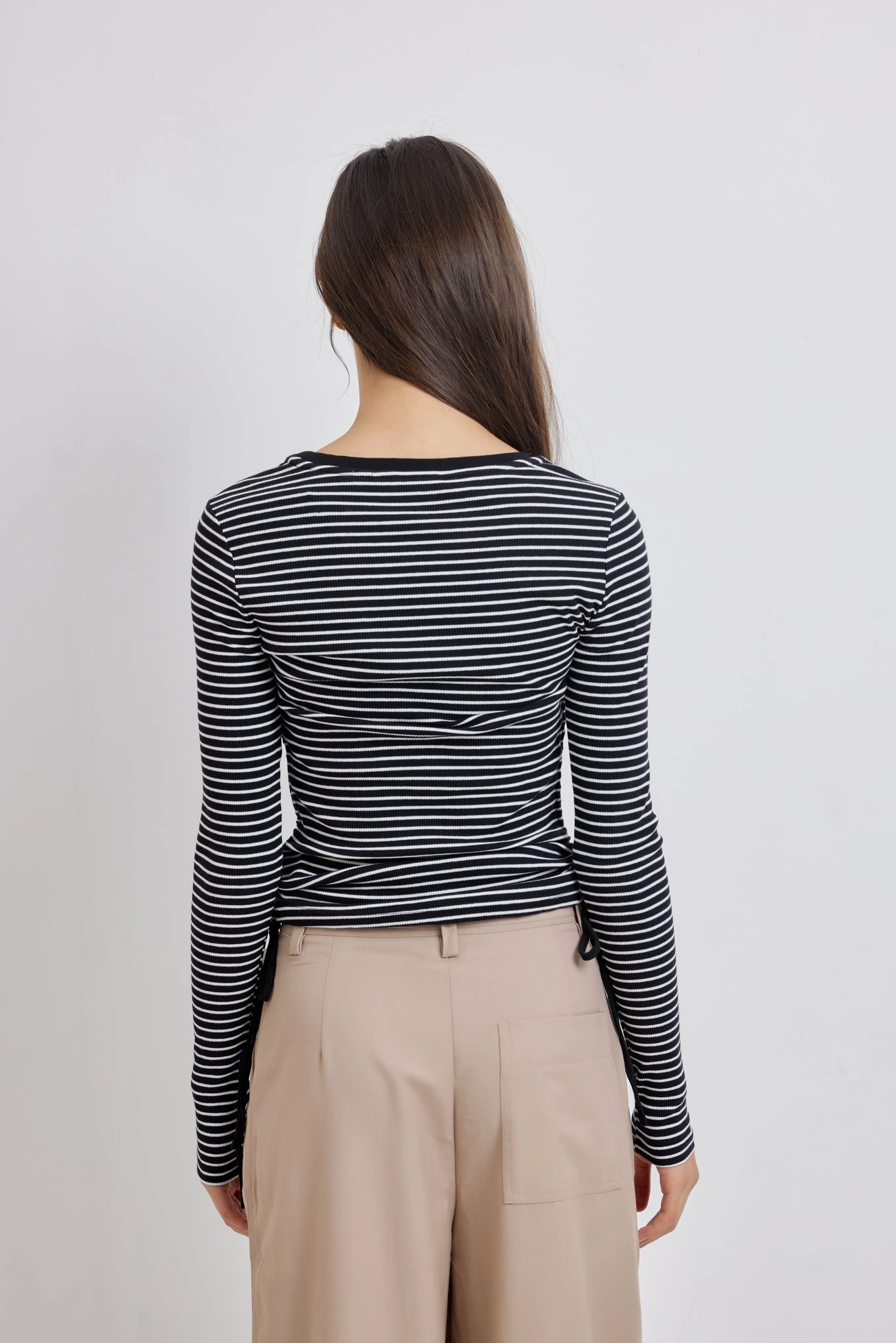 Лонгслив бело-черная полоска для женщин 42408U-46 59