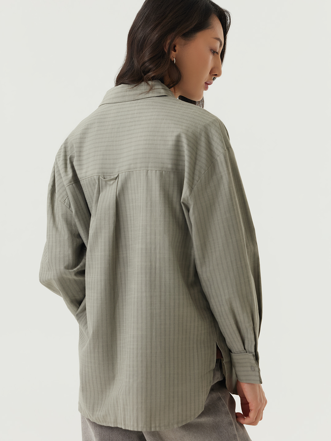 Рубашка бело-серая полоска для женщин 48344-49 66