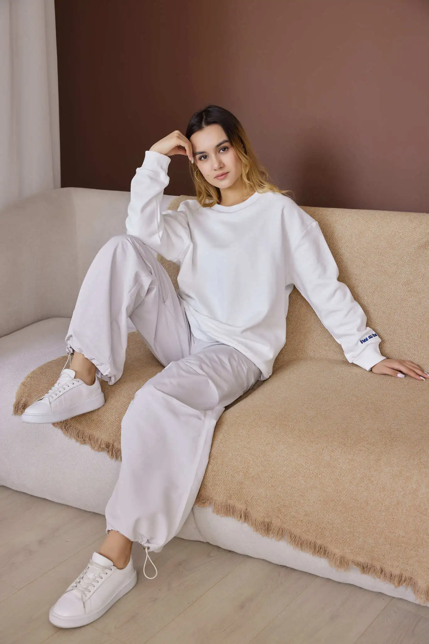 Брюки бежевый для женщин 40106-15 71