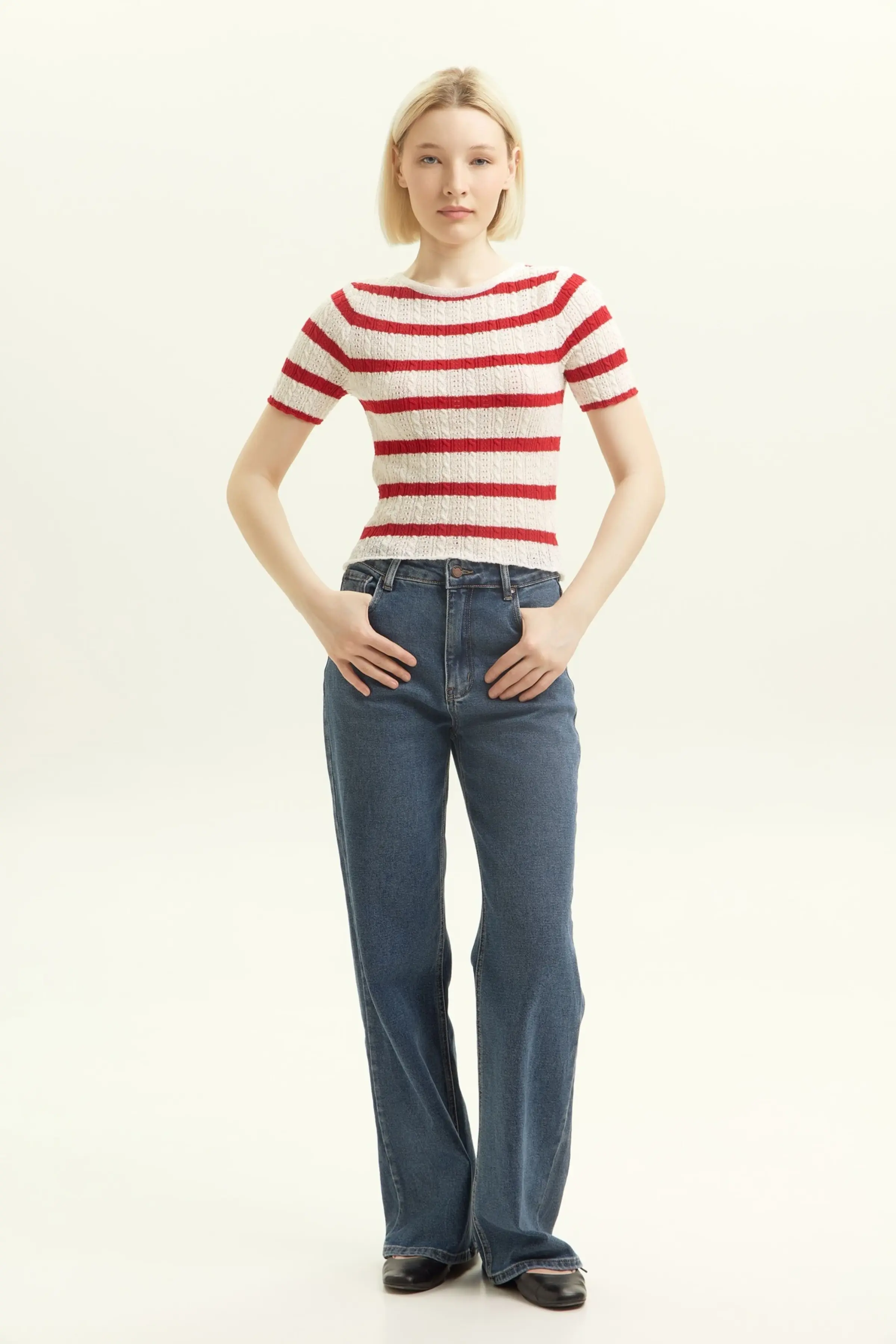 Футболка бело-красная полоска для женщин 45150-50 67