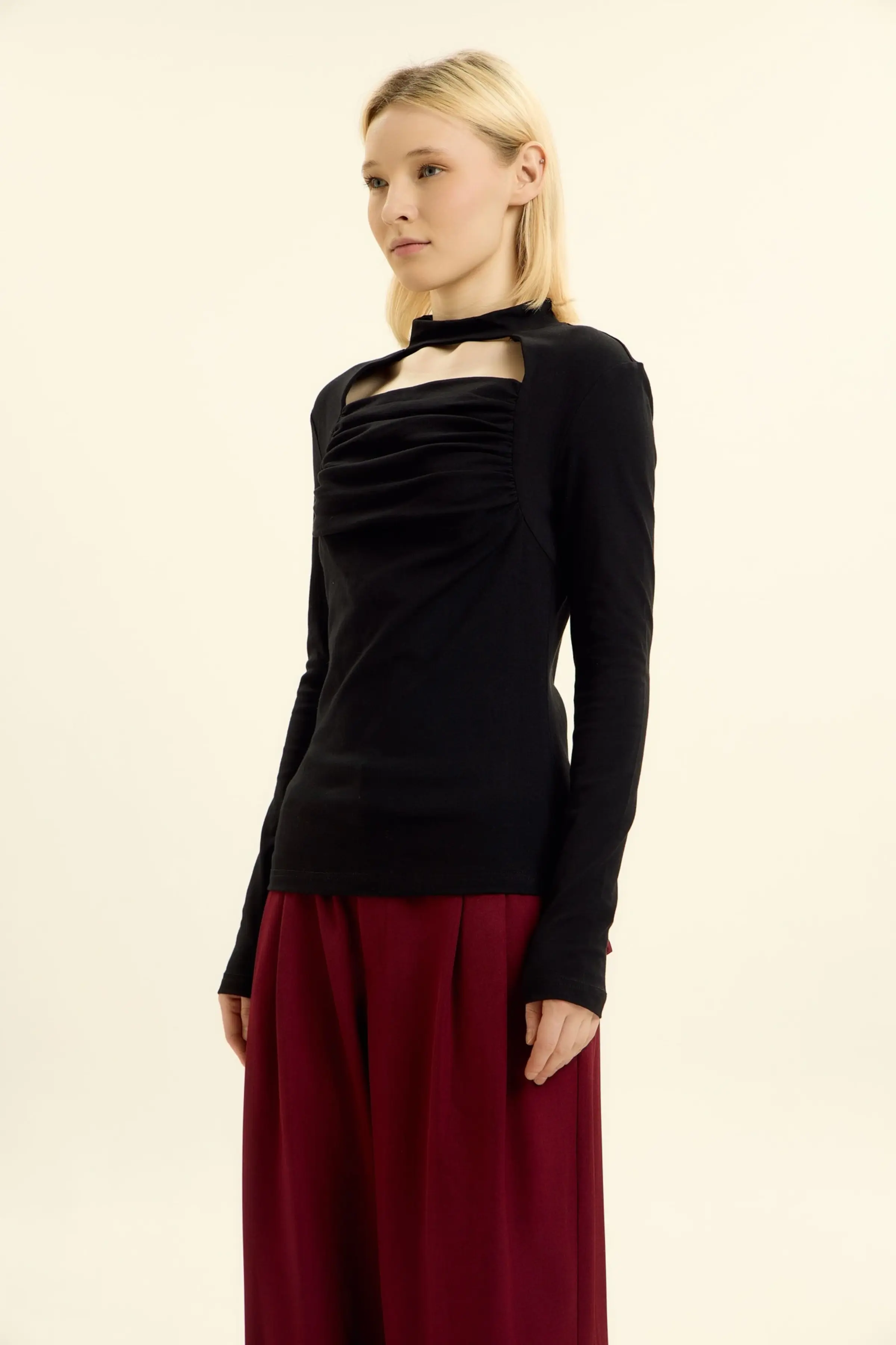 Лонгслив черный для женщин 46229-1 59