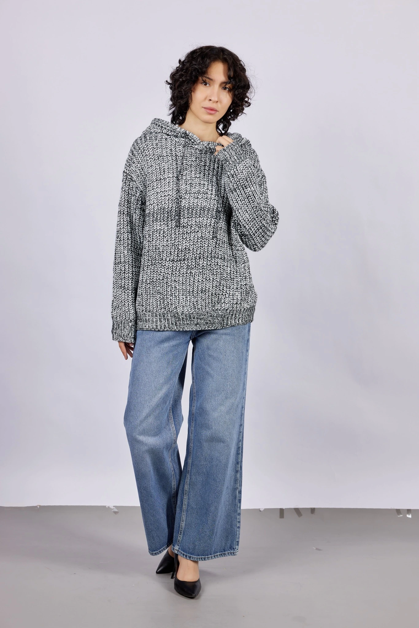 Свитер черно-белый для женщин 43227-109 65