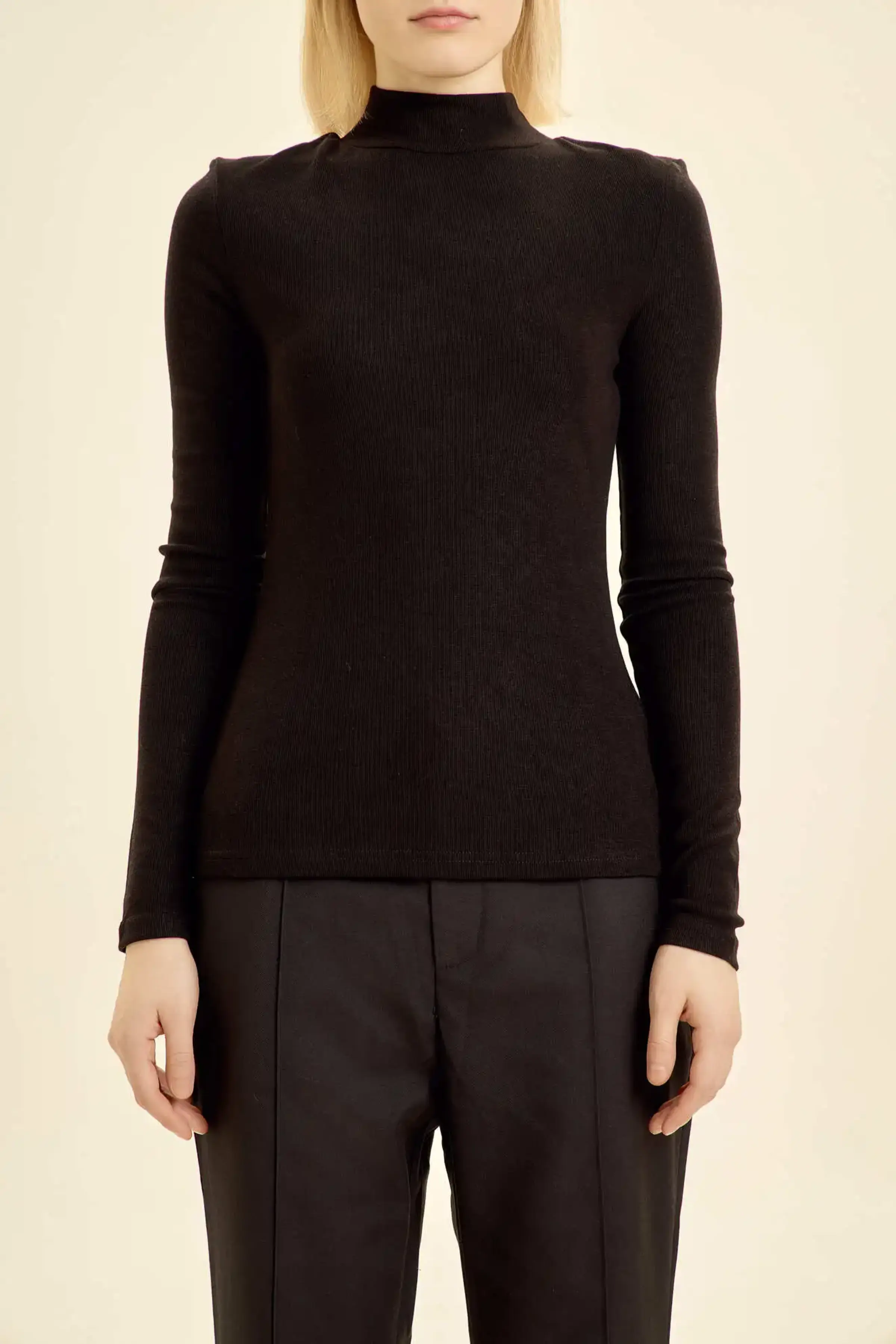 Лонгслив черный для женщин 46122-1 59