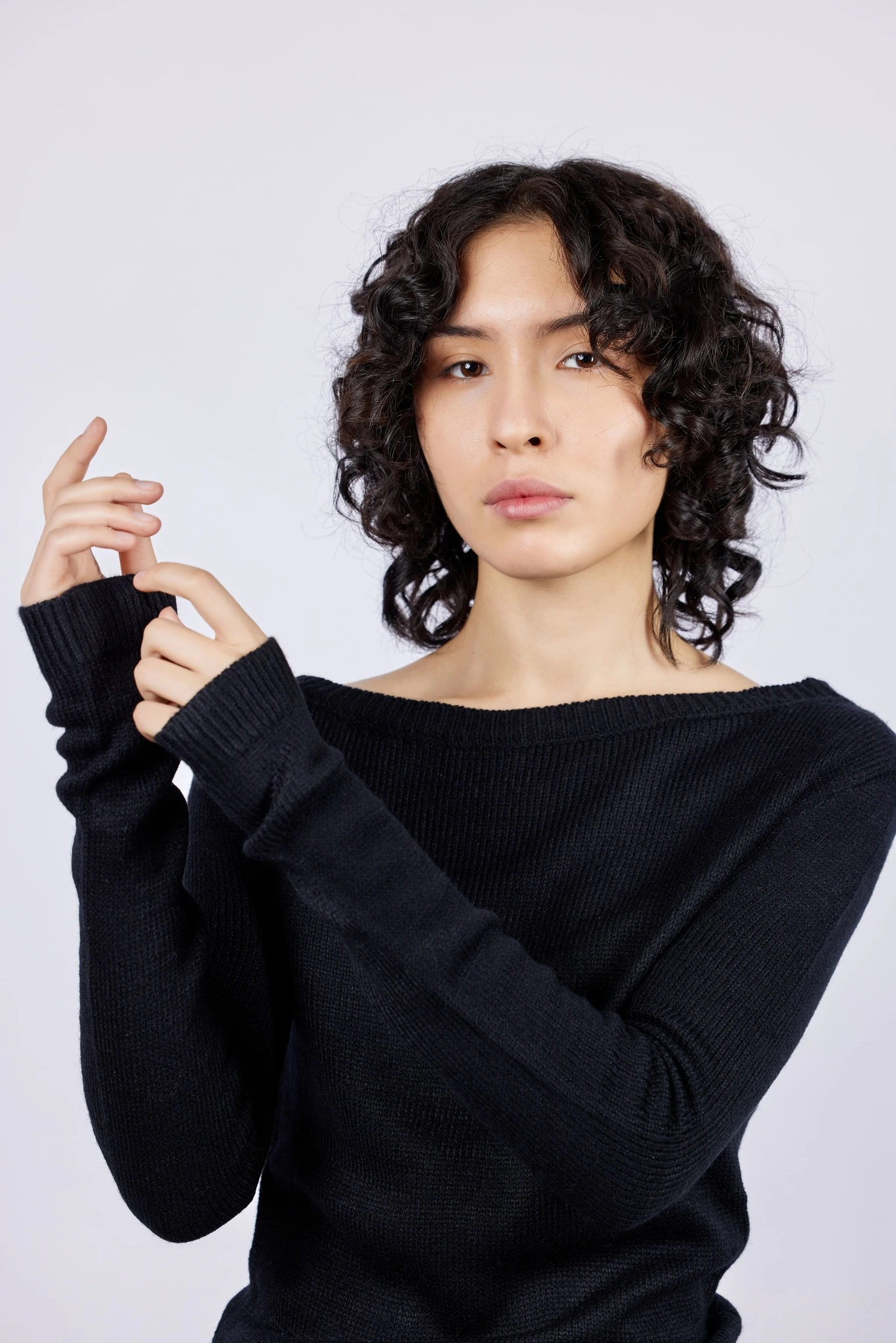 Джемпер черный для женщин 43226-1 60