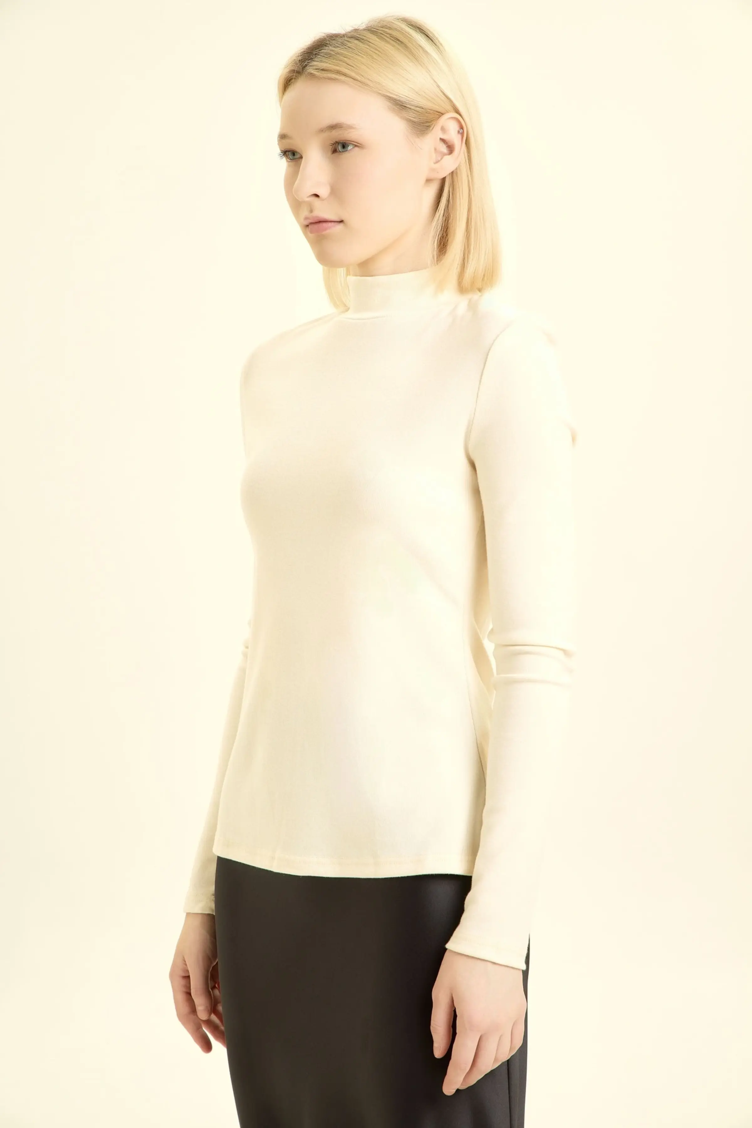 Лонгслив бежевый для женщин 46122-15 59