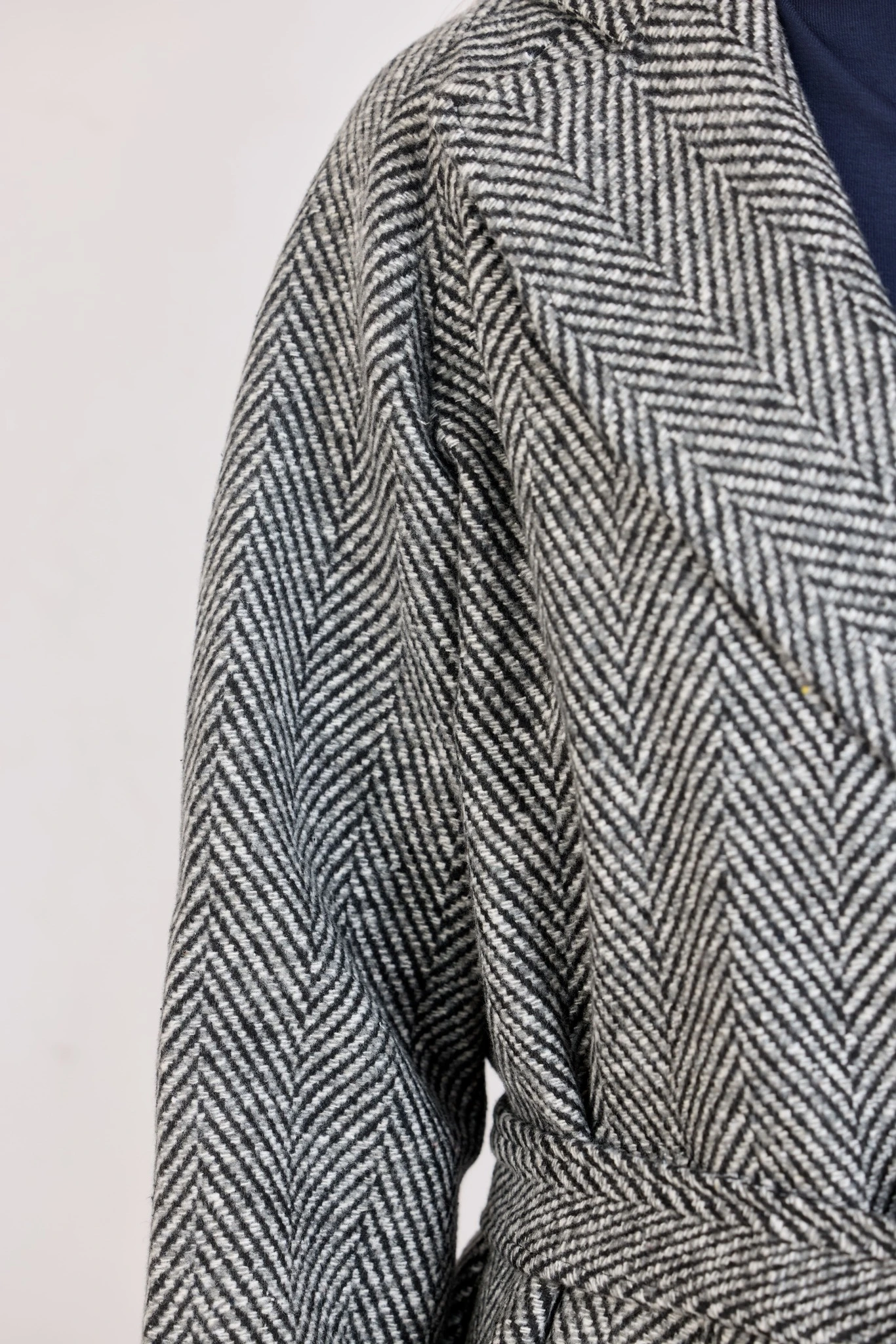 Пальто бело-серая полоска для женщин 43419-49 53