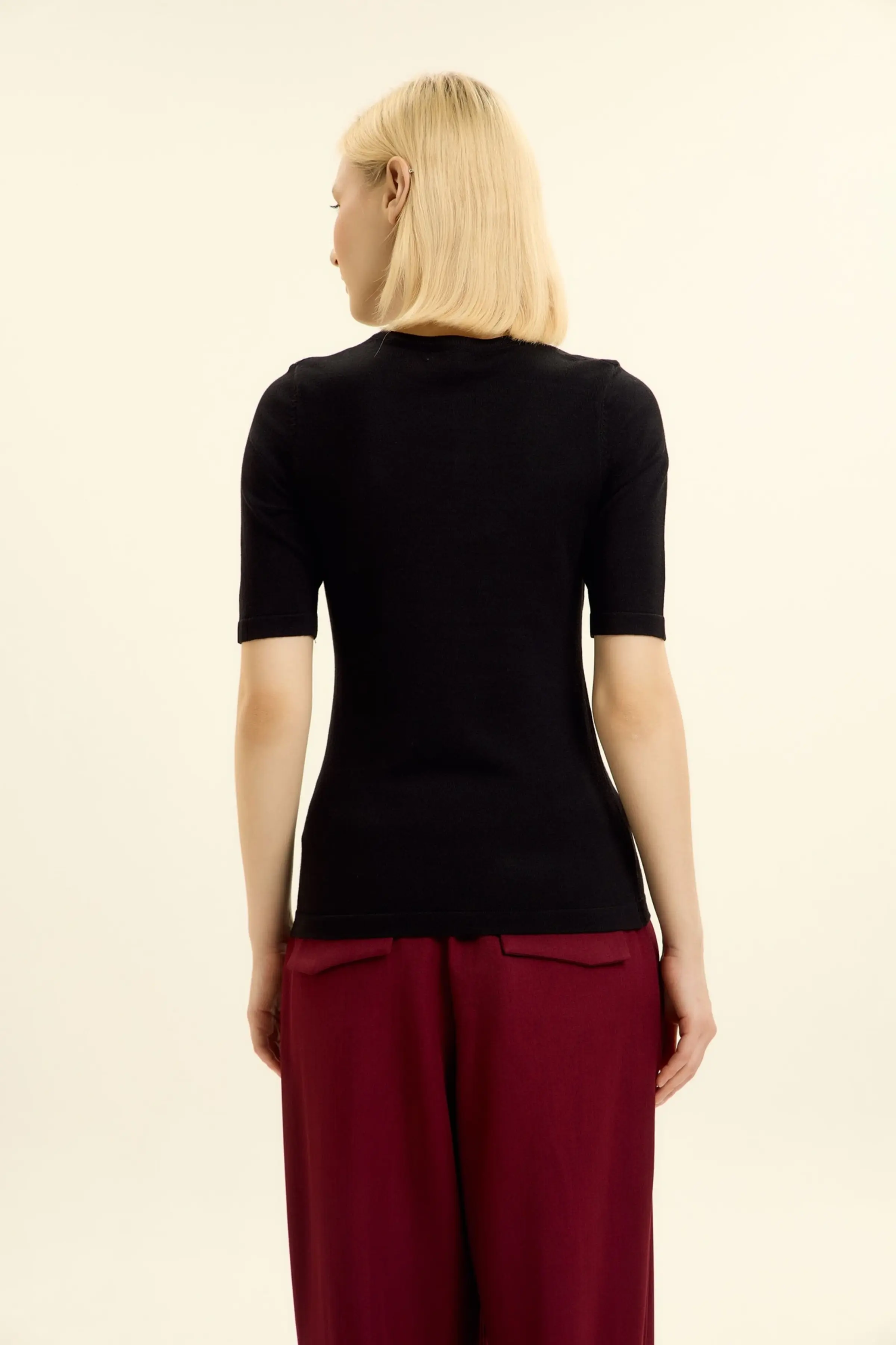 Джемпер черный для женщин 46109-1 60