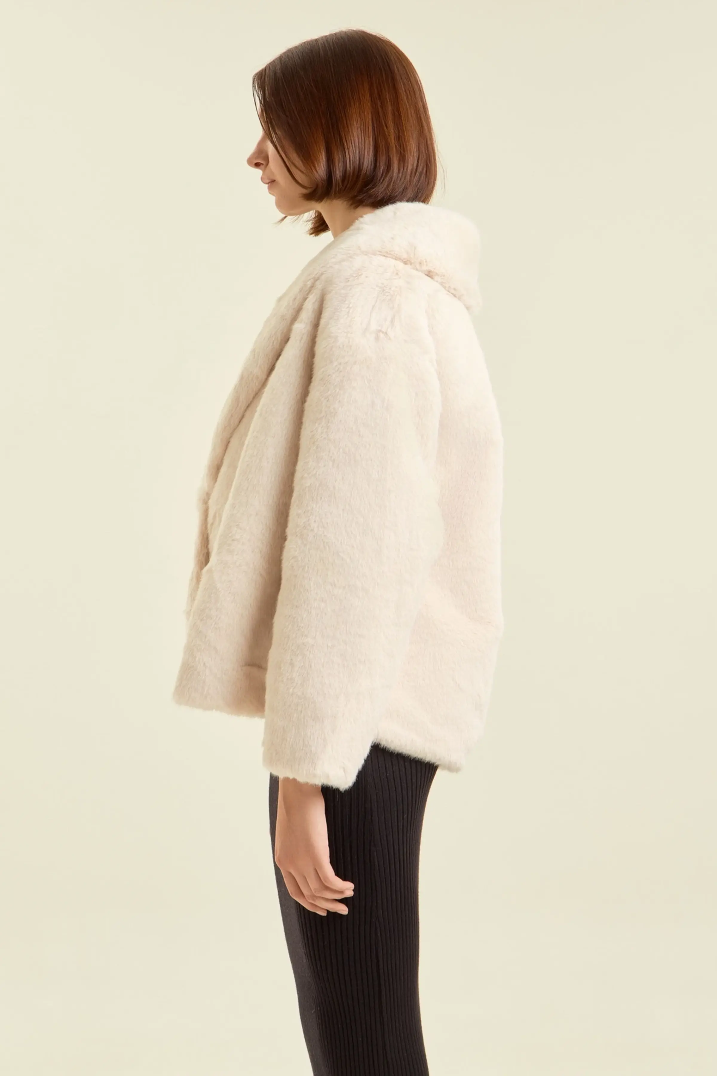 Пальто бежевый для женщин 47102-15 53