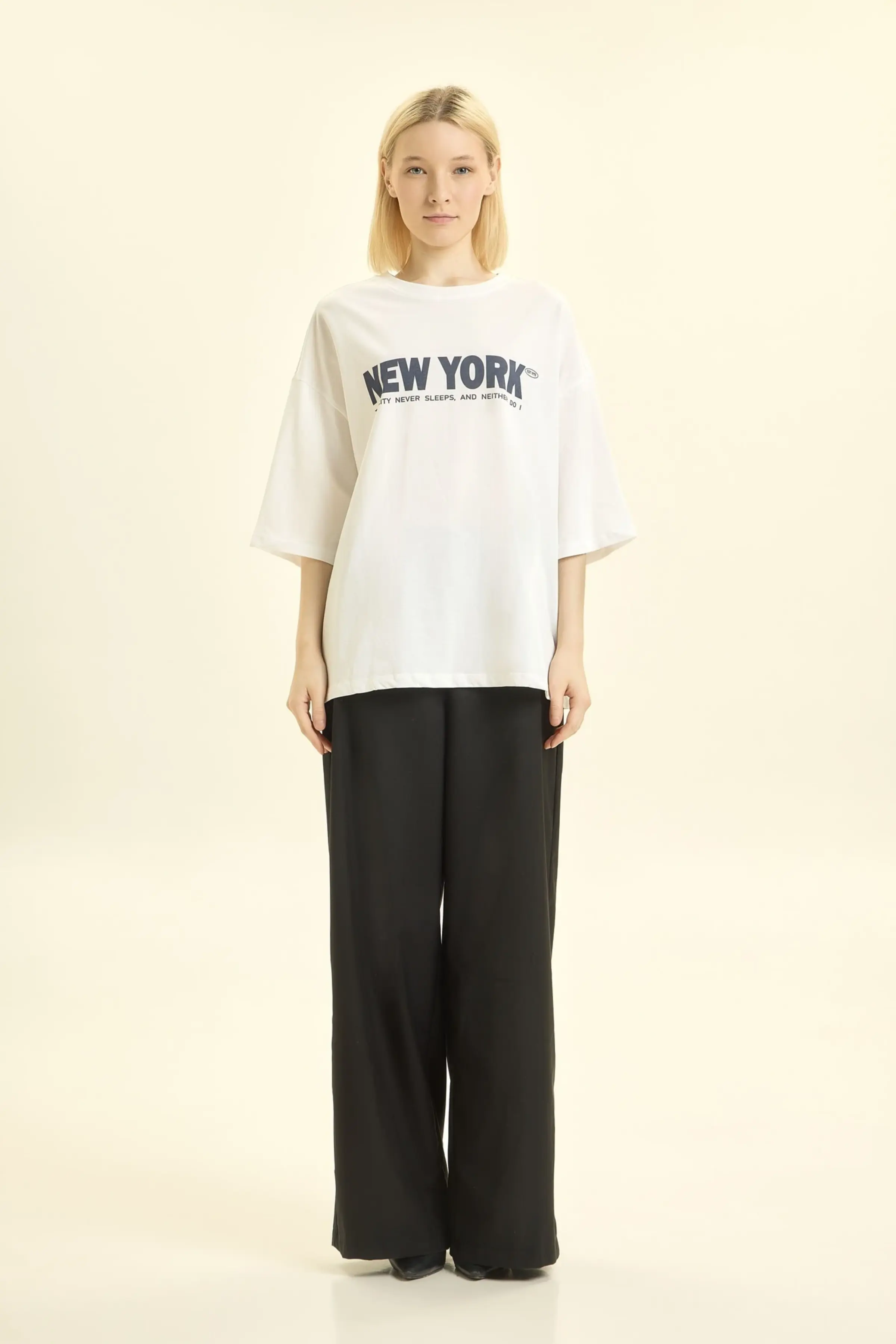 Футболка белый в синий принт для женщин 46157-290 67