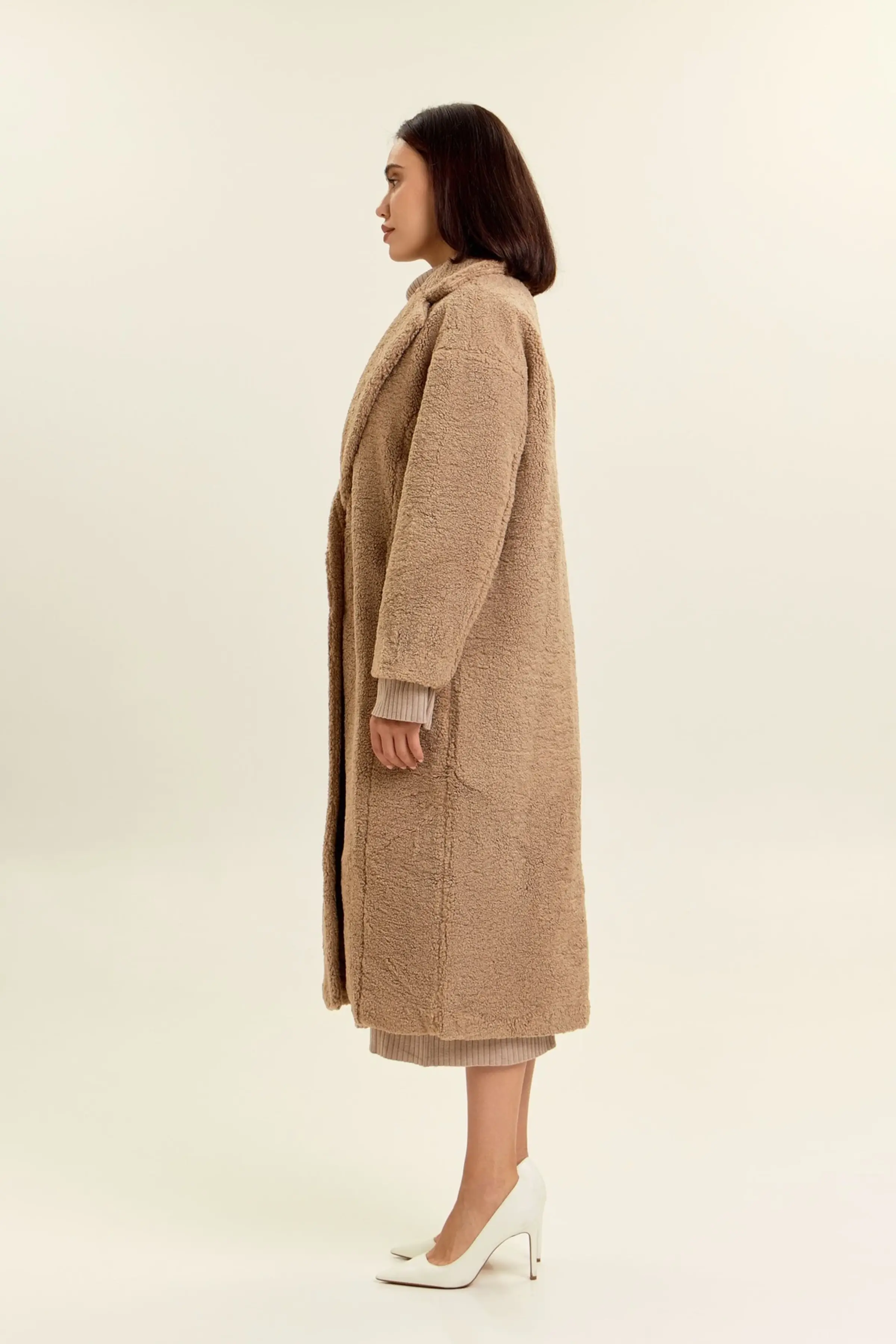 Пальто бежевый для женщин 47115-15 53