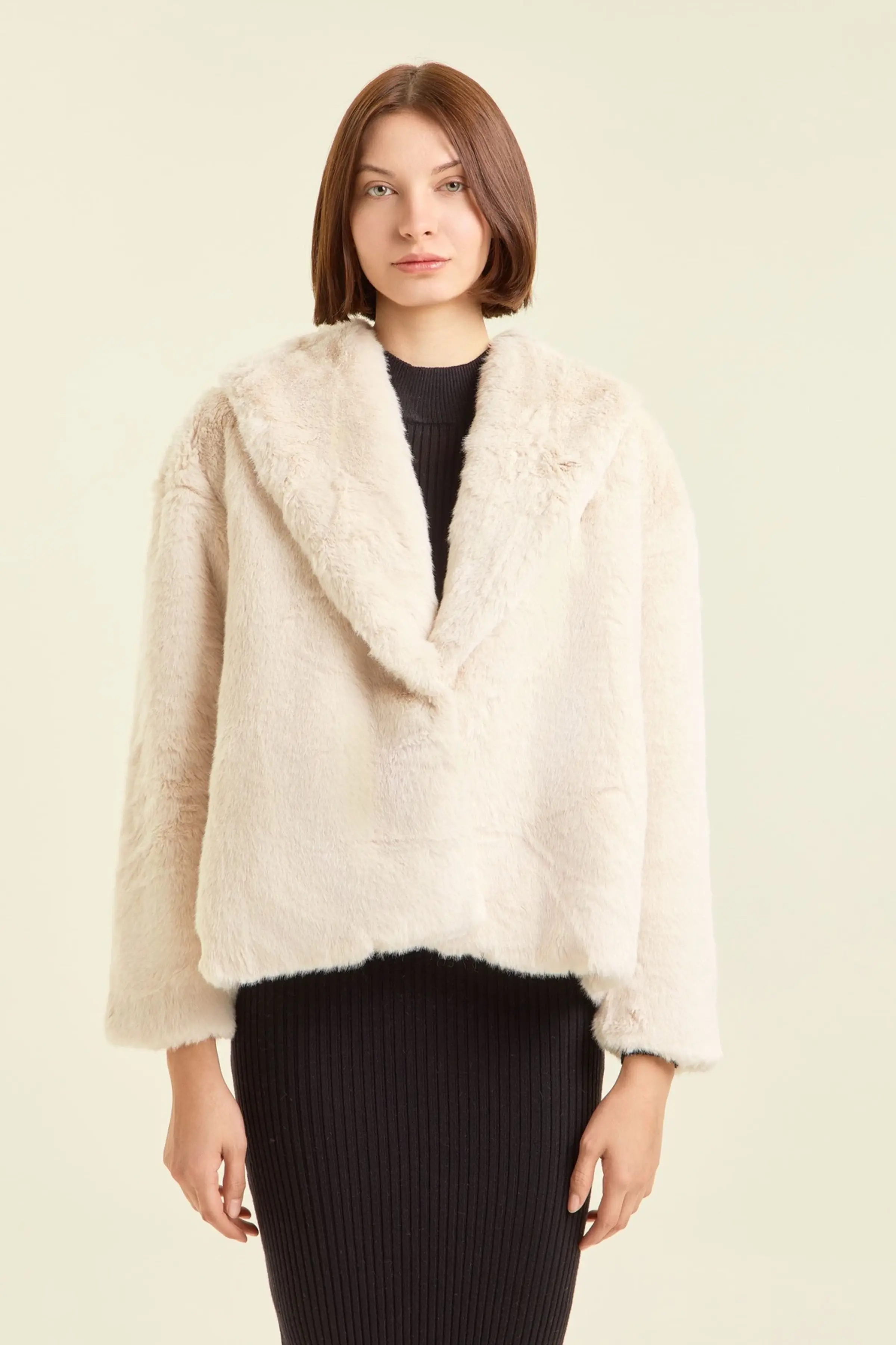 Пальто бежевый для женщин 47102-15 53