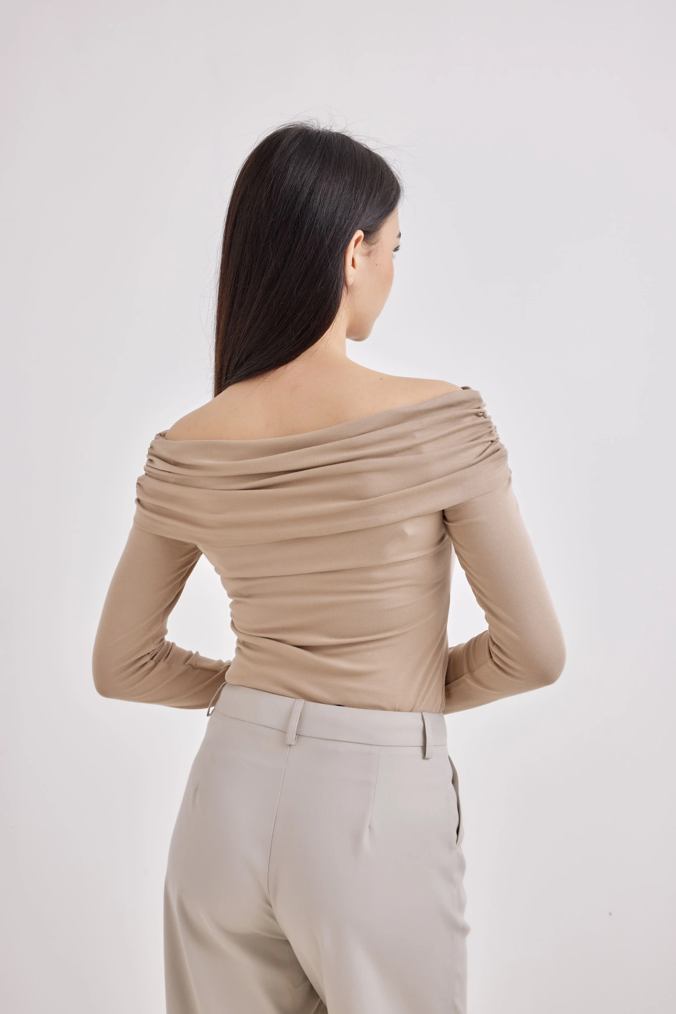 Лонгслив бежевый для женщин 42223-15 59