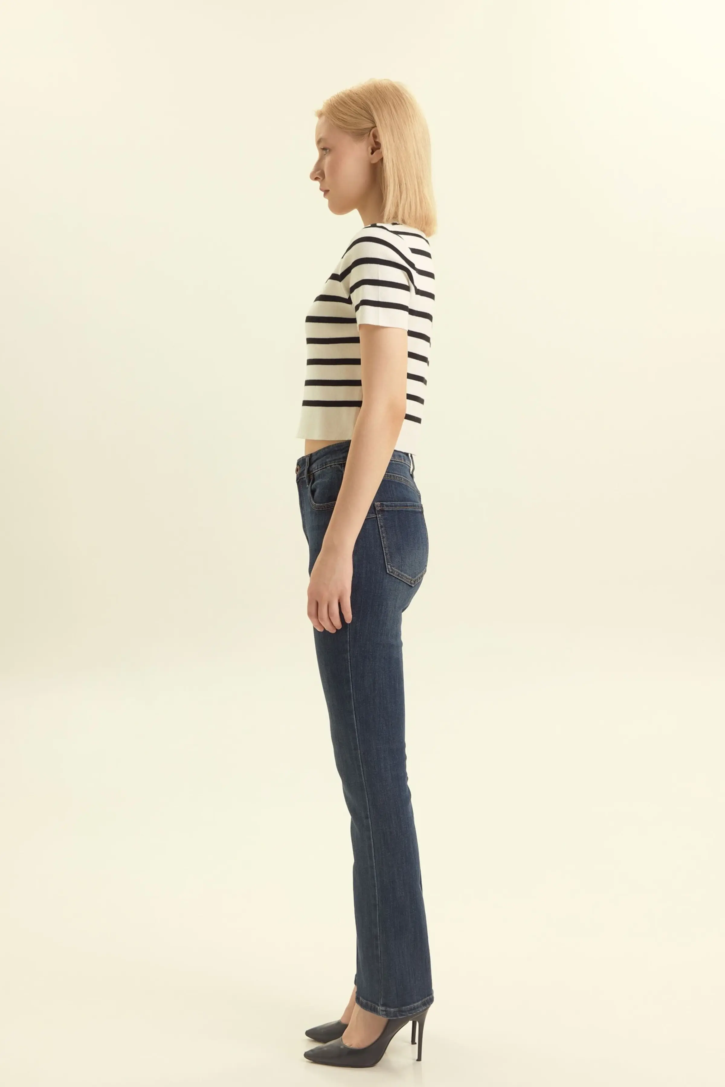 Джемпер бело-черная полоска для женщин 46342-46 60