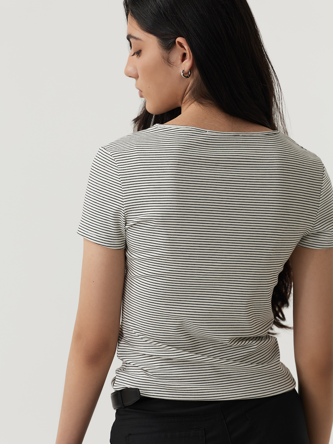 Футболка бело-черная полоска для женщин 48278-46 67
