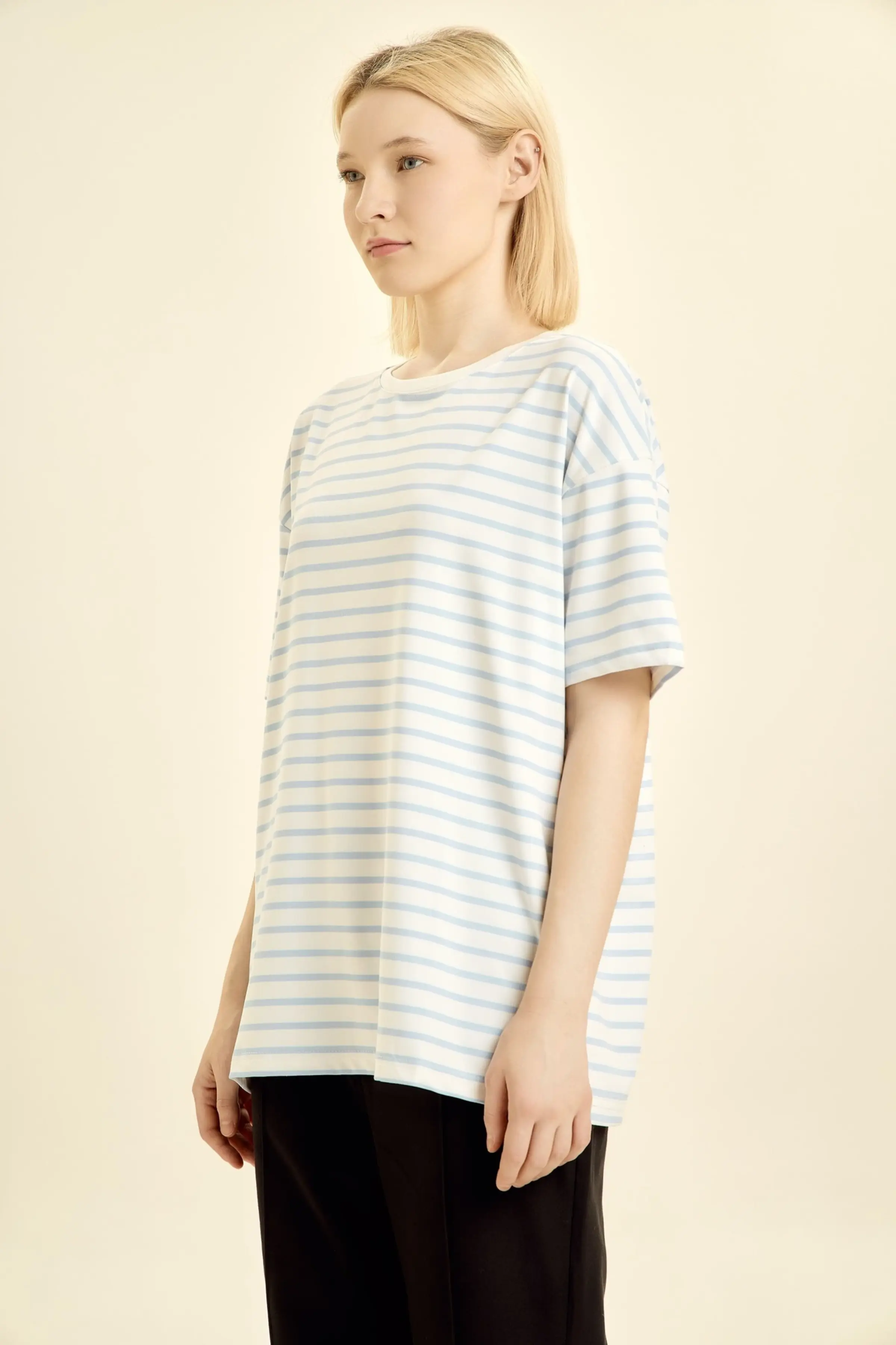 Футболка бело-голубая полоска для женщин 46256-47 67