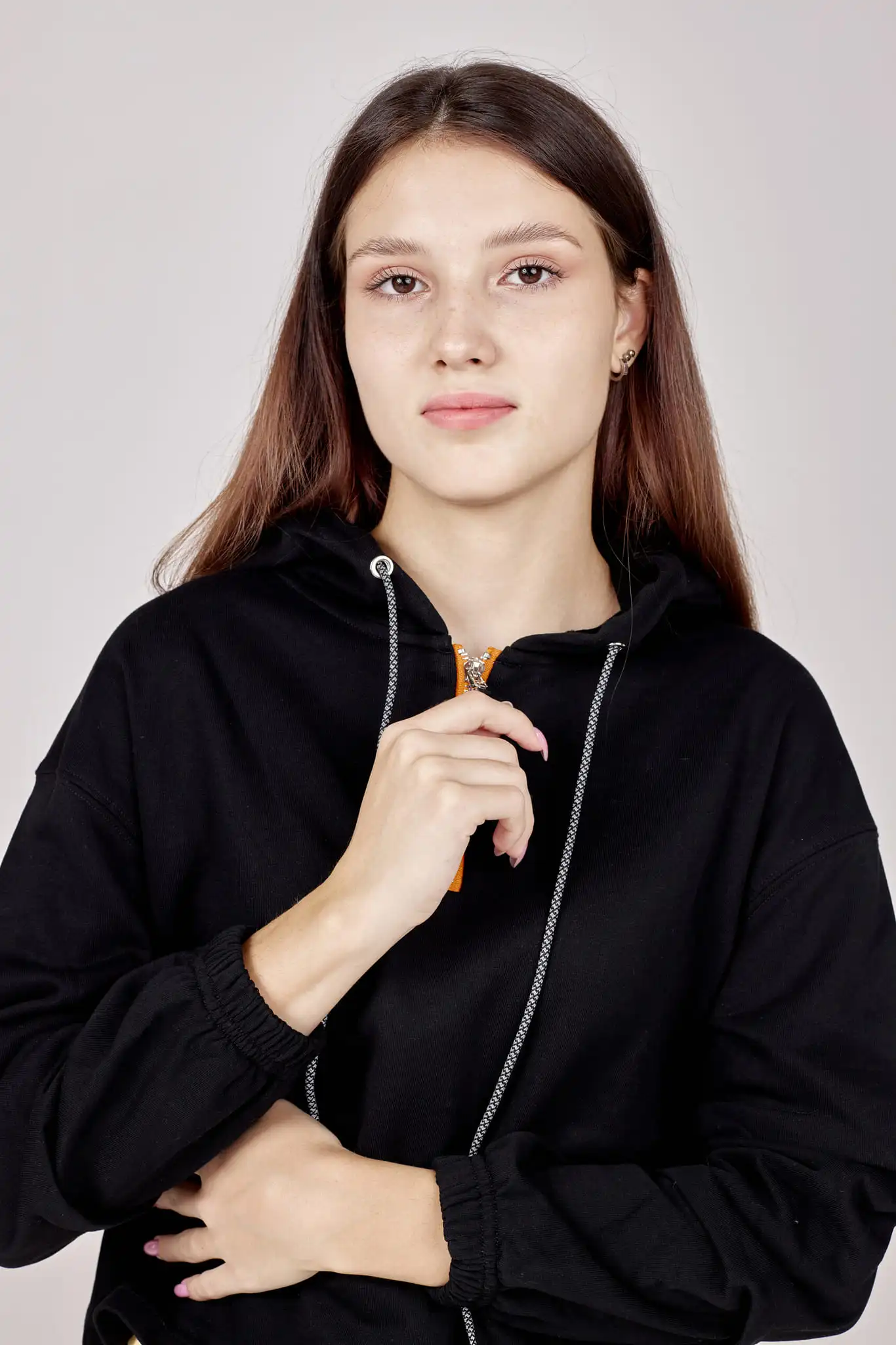 Худи черный для женщин 552/662/32102-1 62