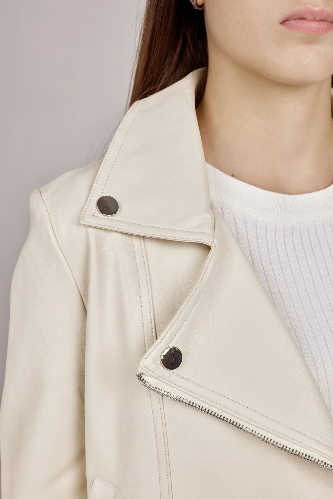 Кожанка молочный для женщин 352/410/32209-29 63