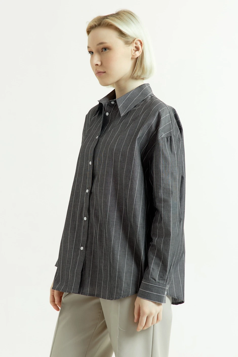 Рубашка бело-серая полоска для женщин 43127-49 66