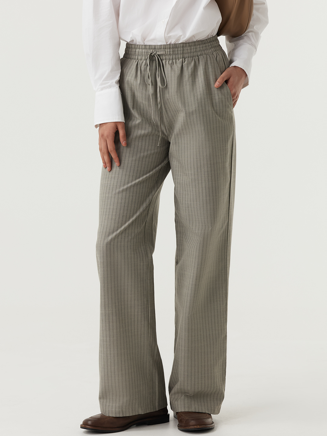 Брюки бело-серая полоска для женщин 48335-49 71