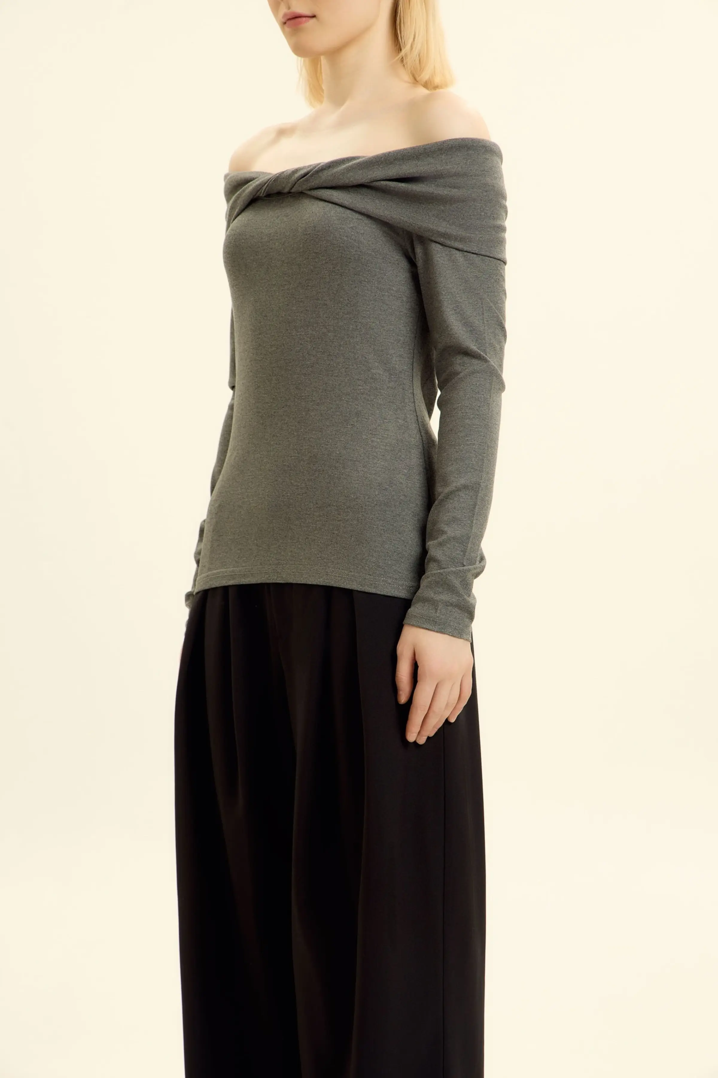 Лонгслив серый для женщин 46243-61 59