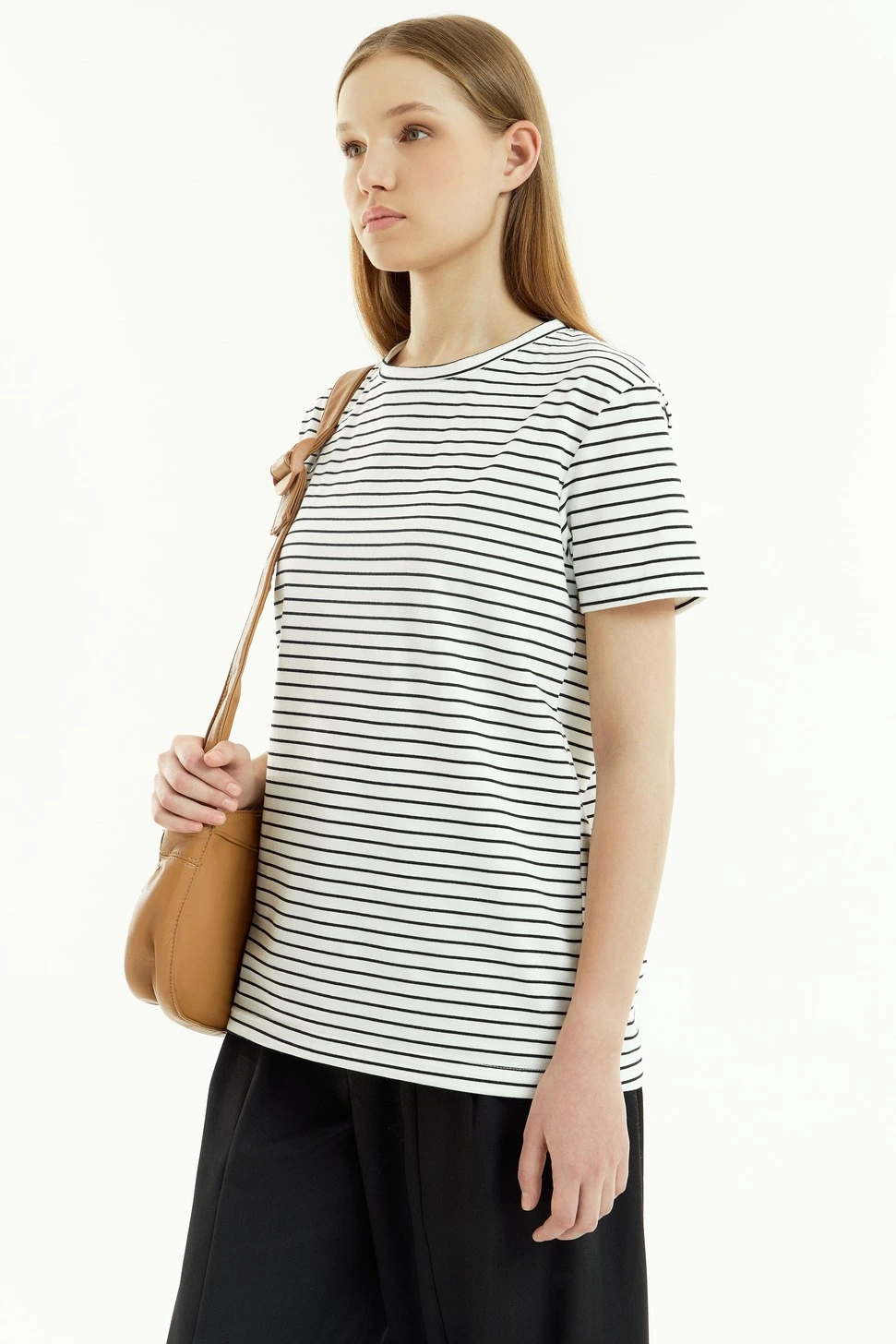 Футболка бело-черная полоска для женщин 44286-46 67