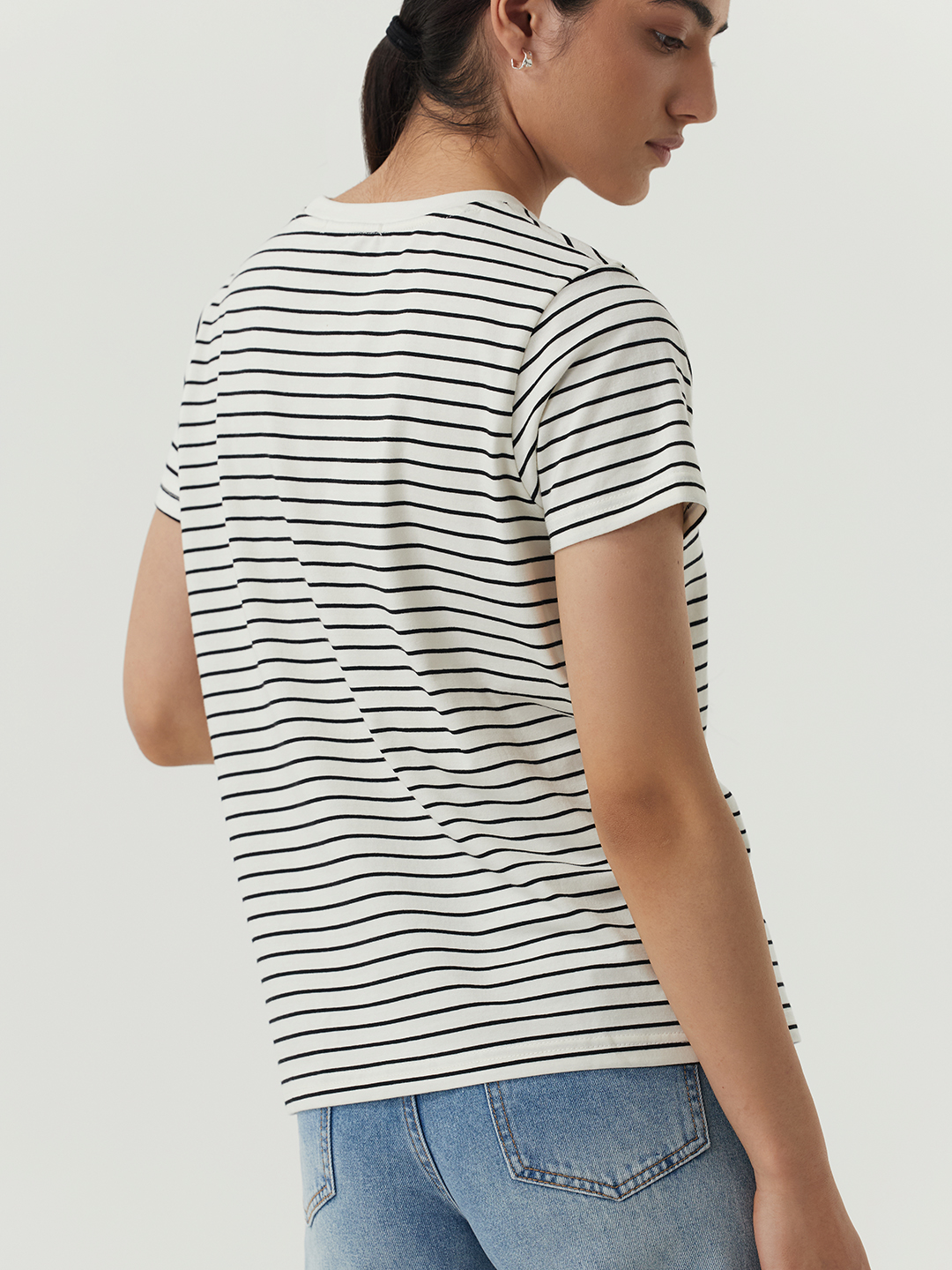 Футболка бело-черная полоска для женщин 48279-46 67