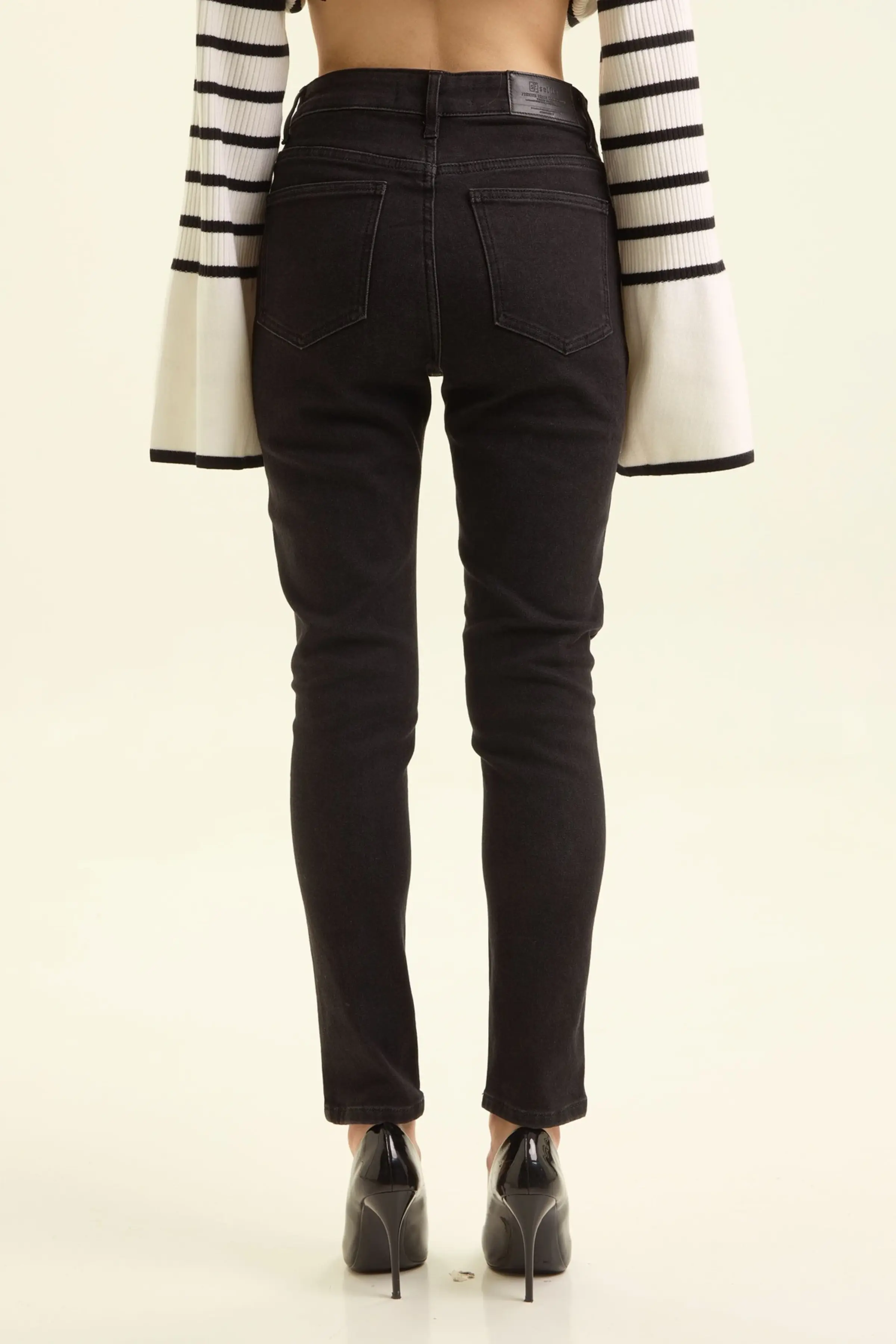 Джинсы черный для женщин 47186-1 74