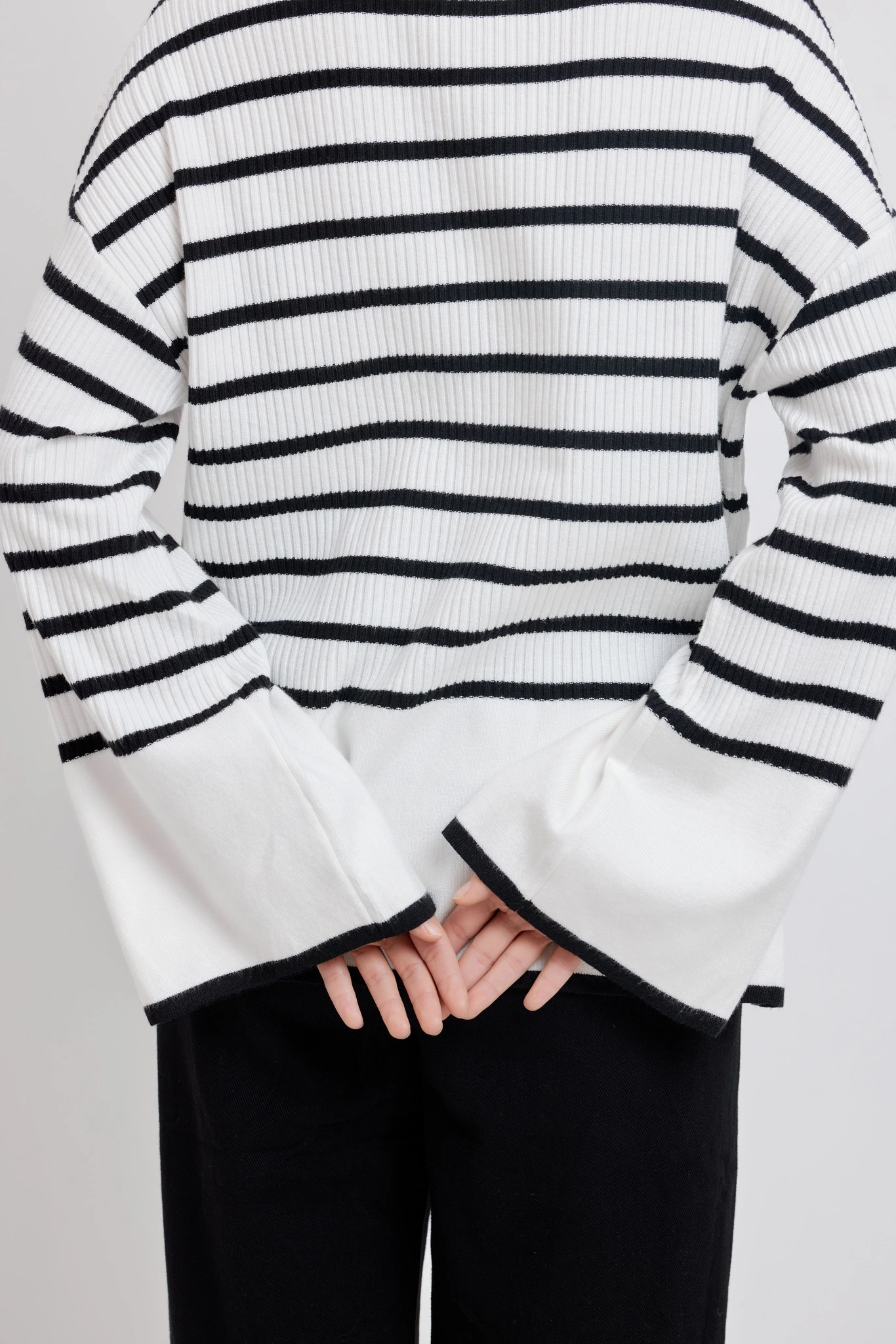 Джемпер бело-черная полоска для женщин 42406U-46 60