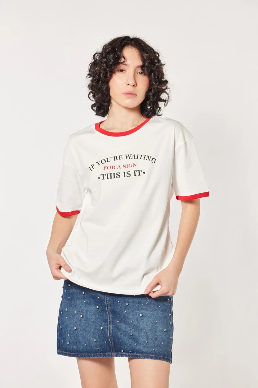 Футболка белый с красной рибаной для женщин 44276-280 67