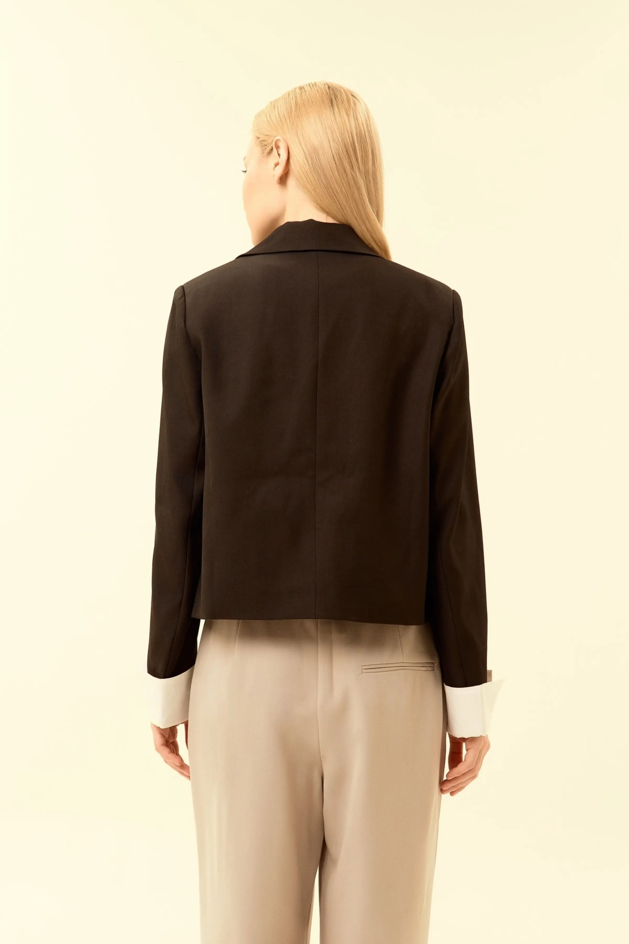 Жакет черный для женщин 46114-1 64