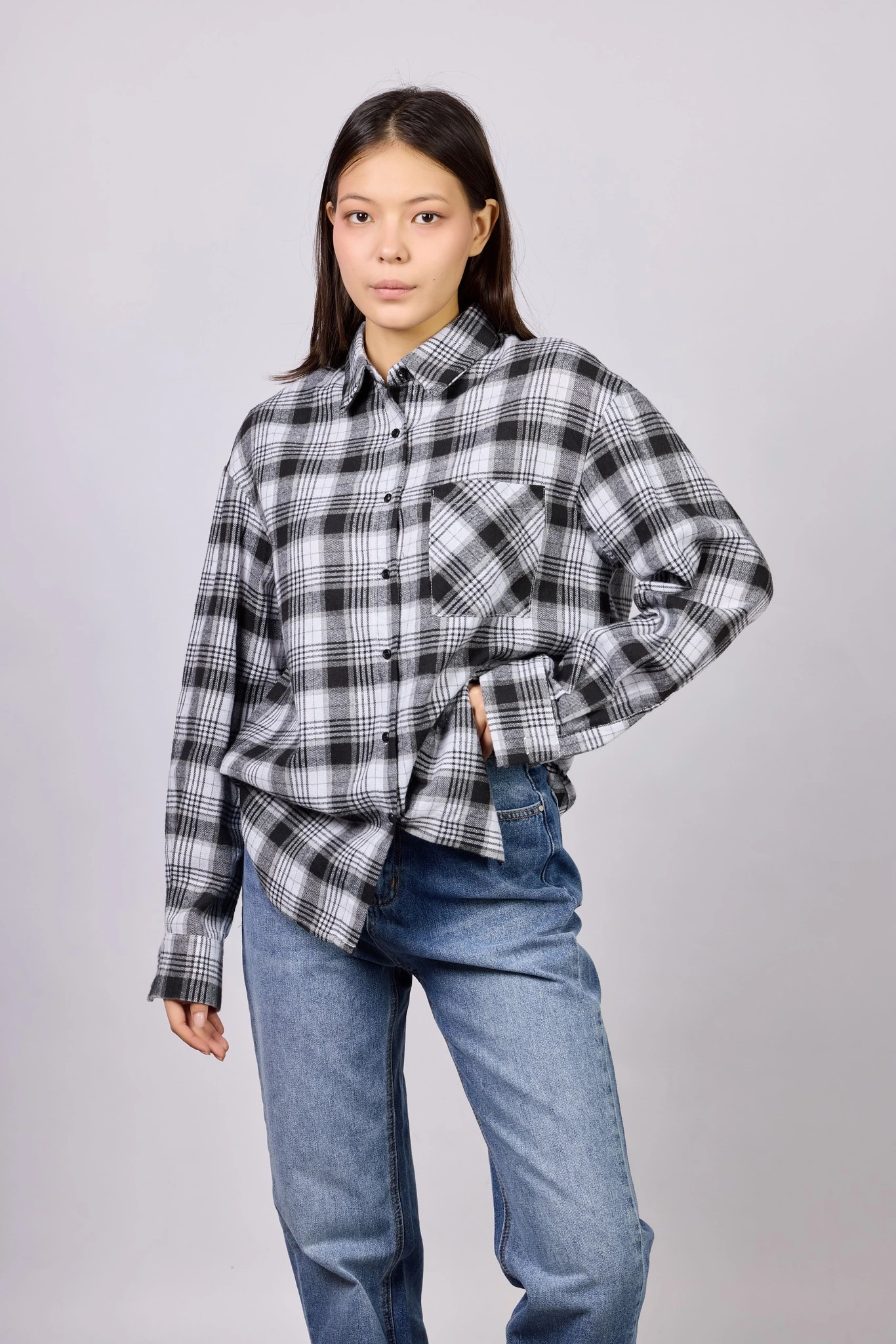 Рубашка бело-черная клетка для женщин 42249-56 66