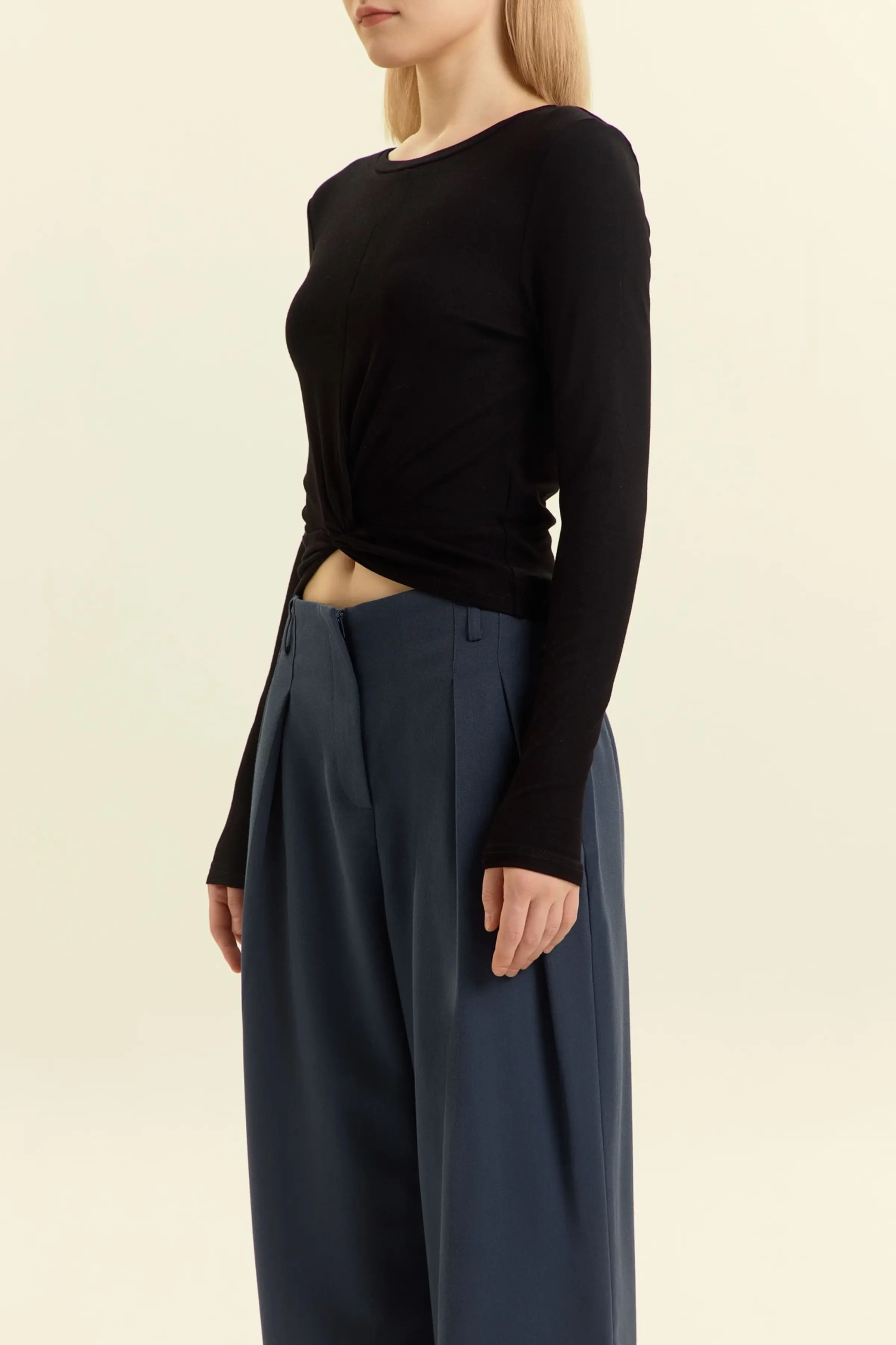 Лонгслив черный для женщин 46241-1 59