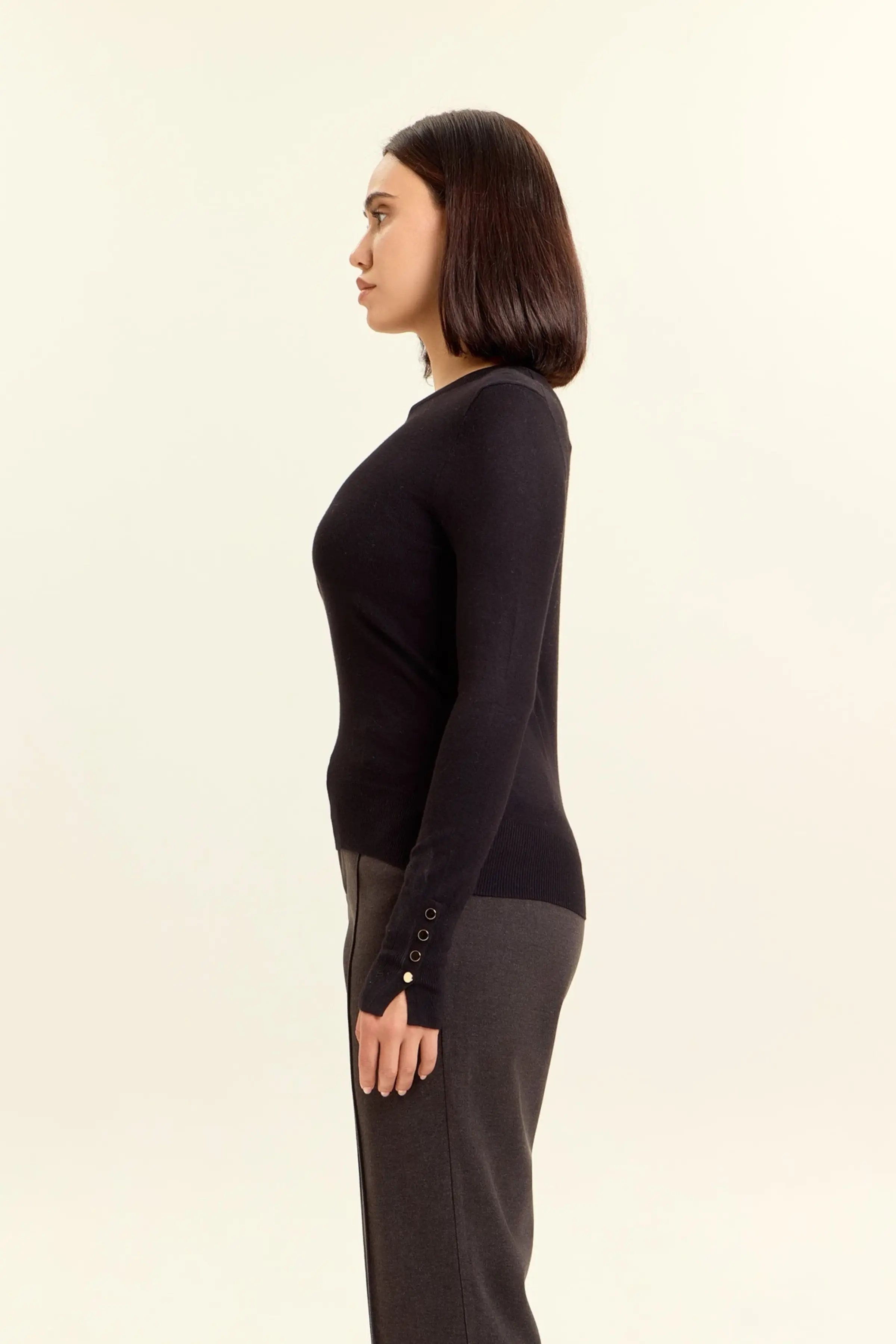 Джемпер черный для женщин 47136-1 60