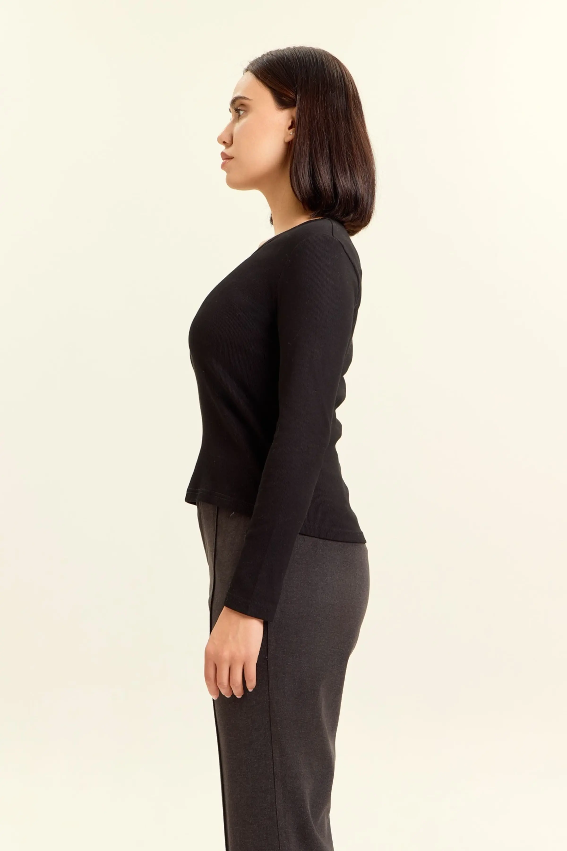 Лонгслив черный для женщин 47183-1 59