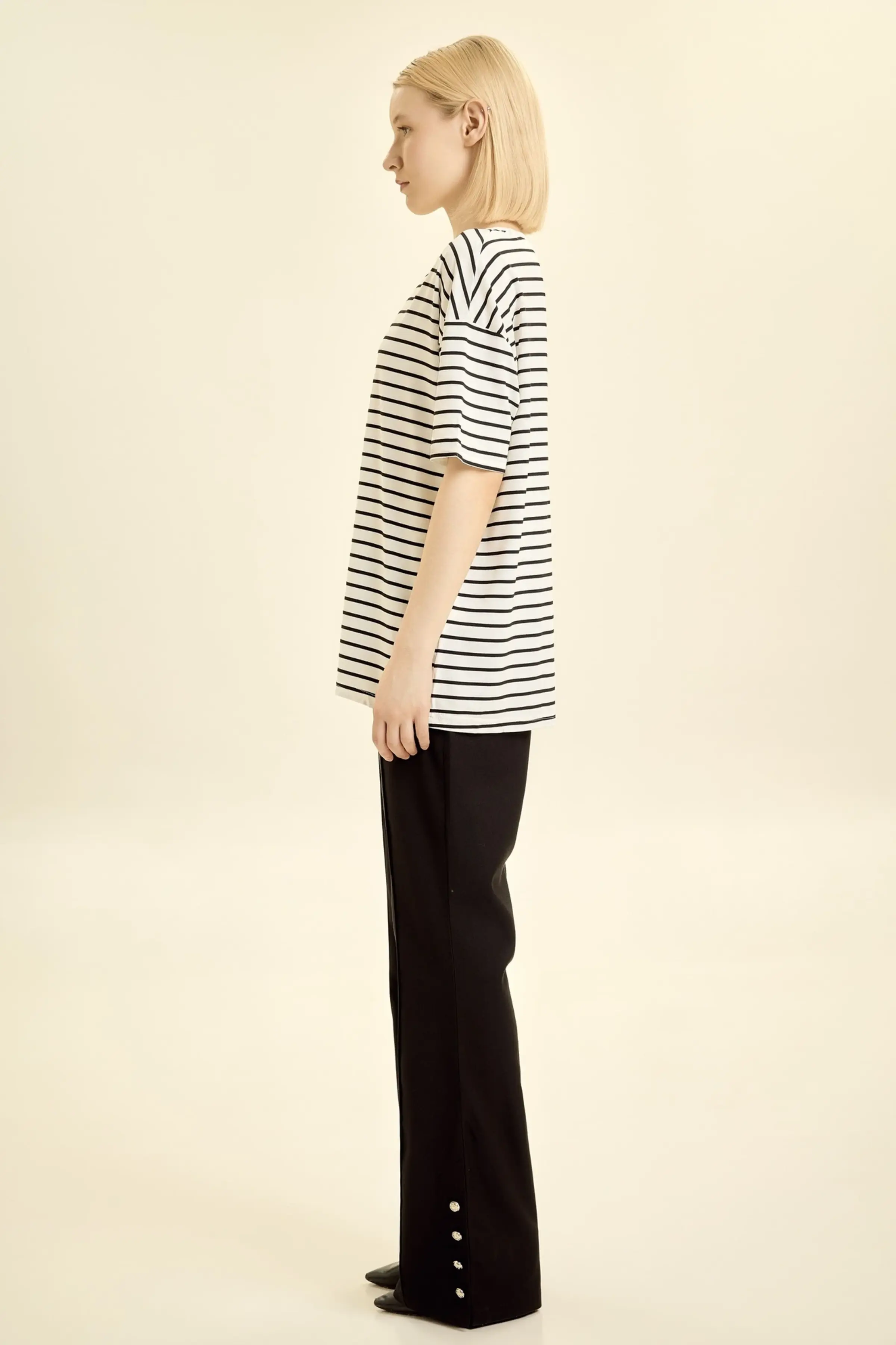 Футболка бело-черная полоска для женщин 46256-46 67