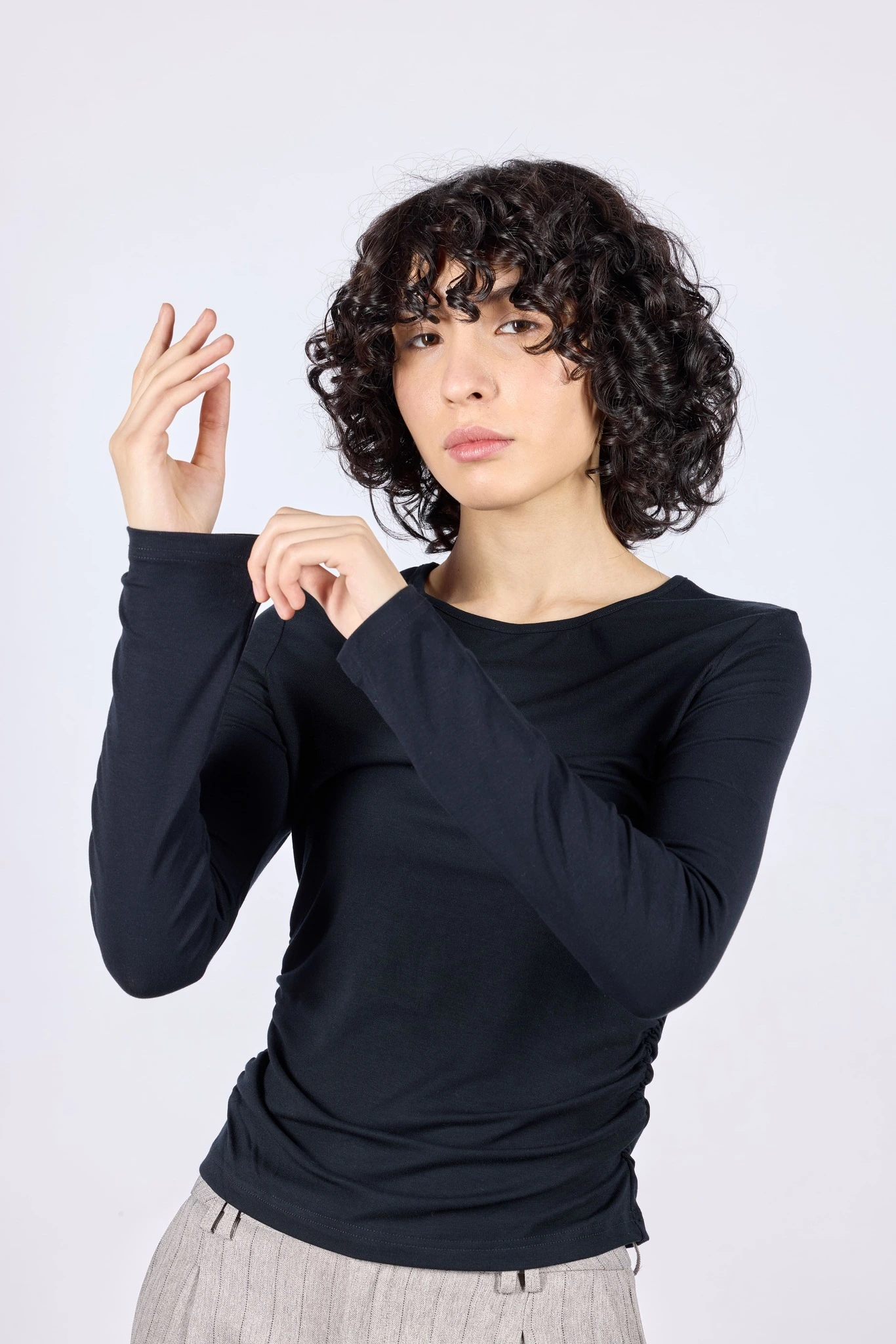 Лонгслив черный для женщин 44153-1 59