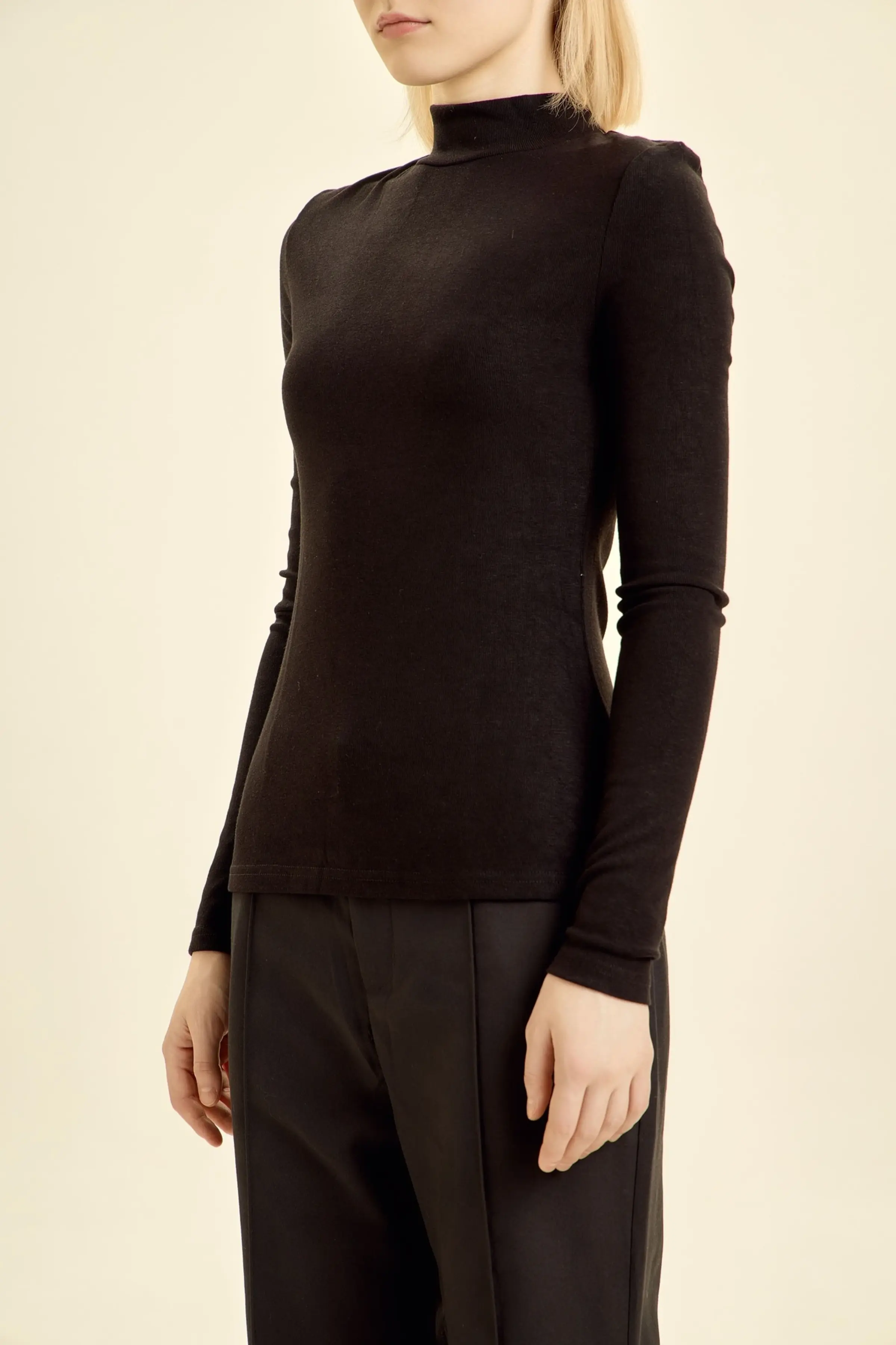 Лонгслив черный для женщин 46122-1 59