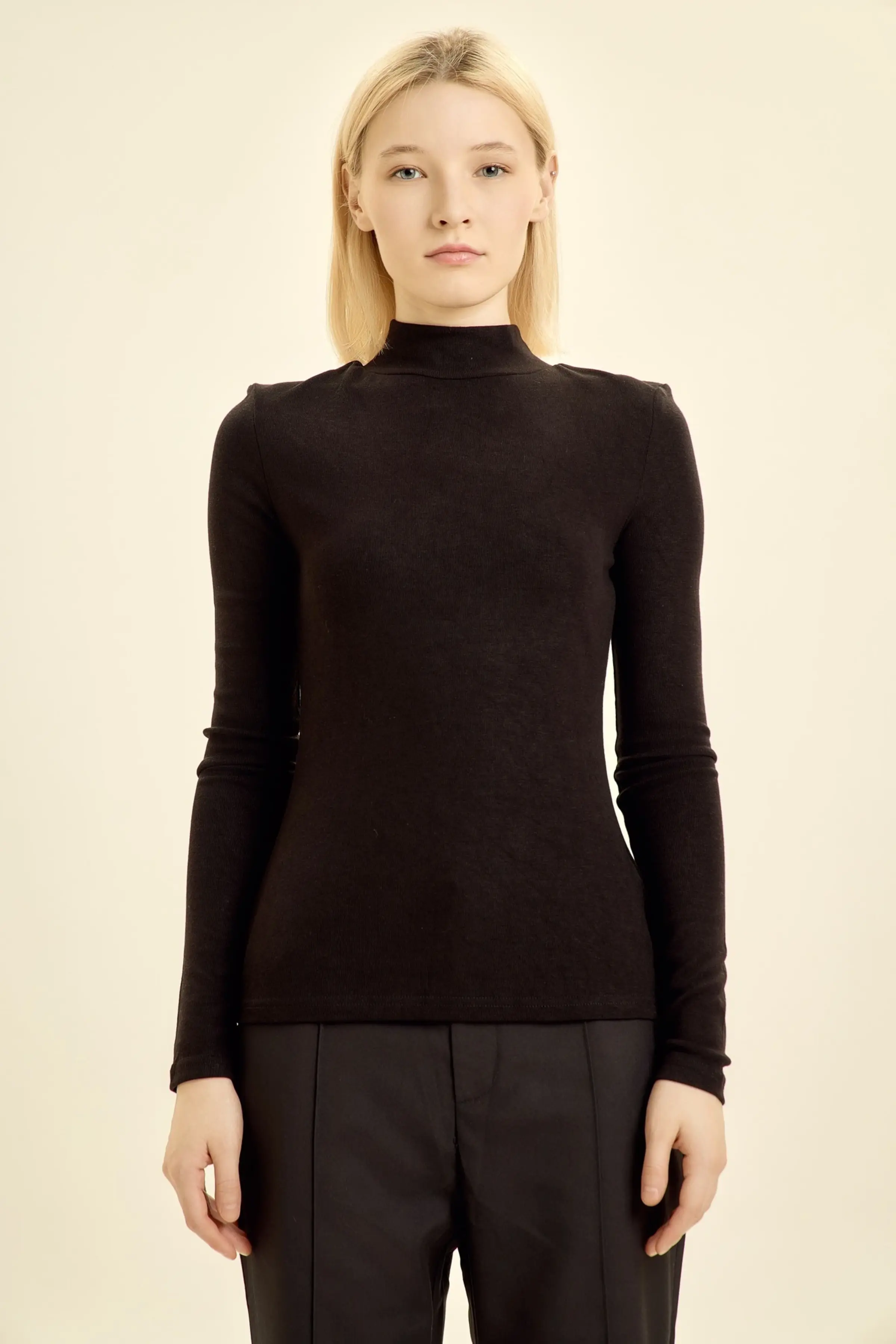 Лонгслив черный для женщин 46122-1 59