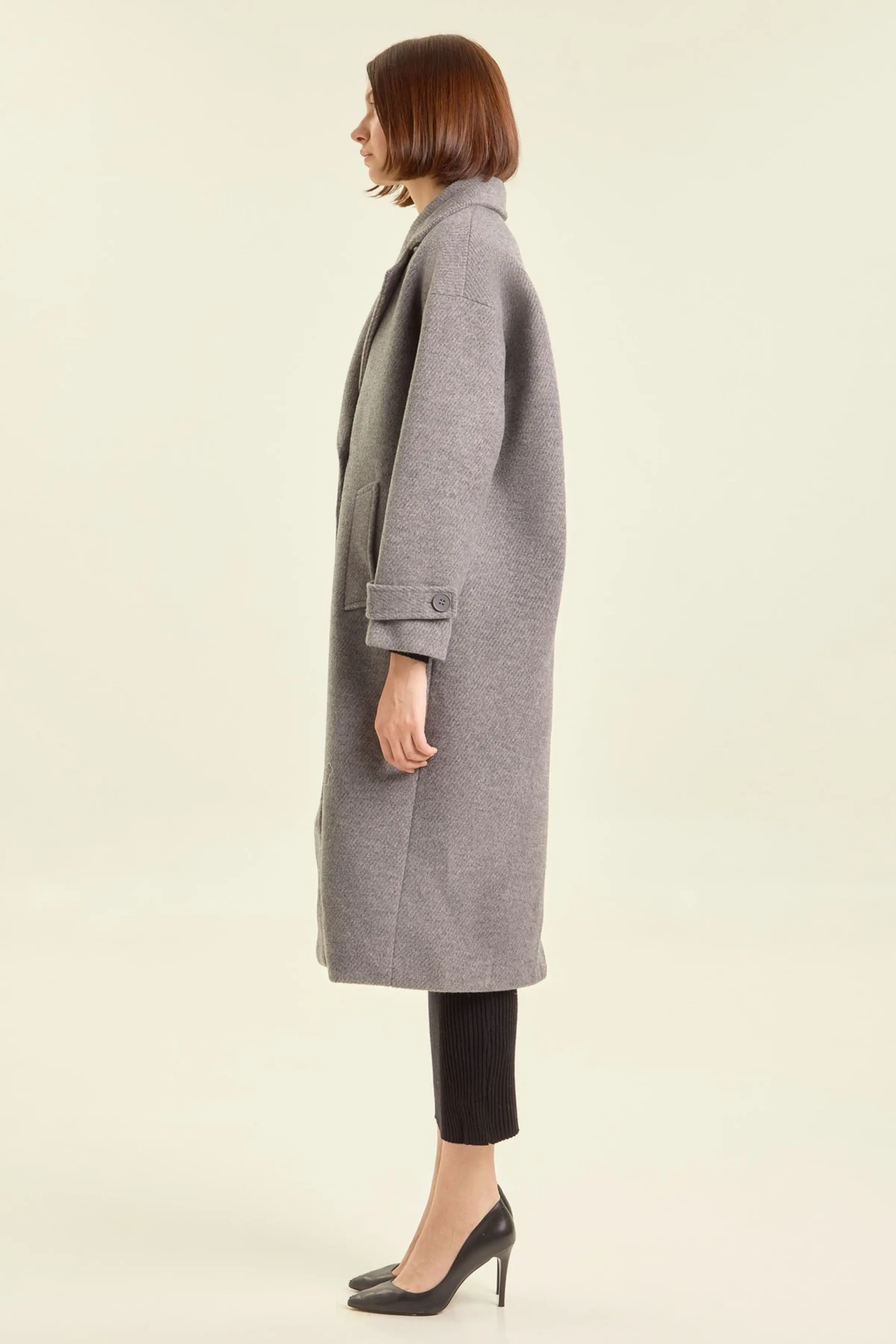 Пальто серый для женщин 47111-61 53