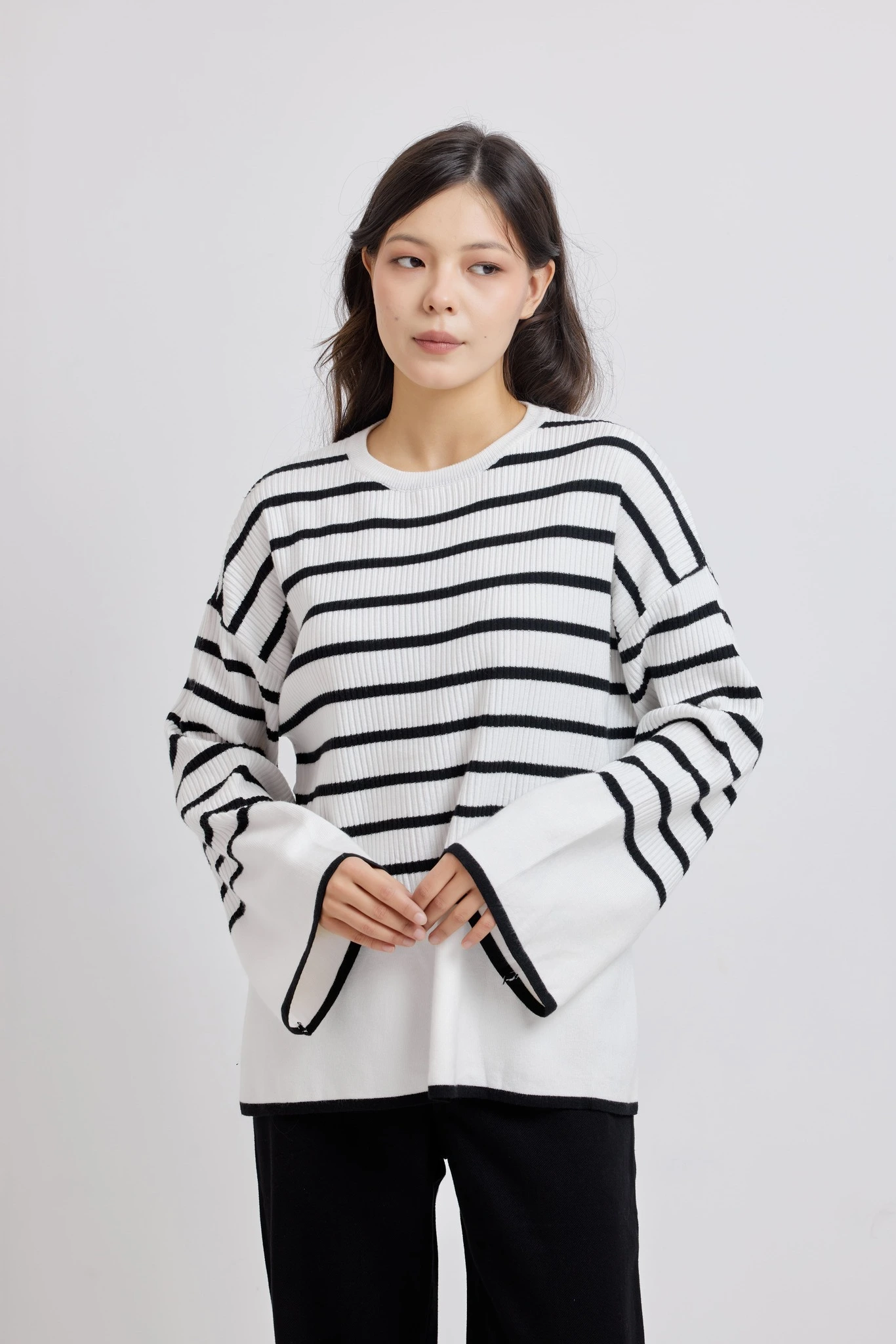 Джемпер бело-черная полоска для женщин 42406U-46 60