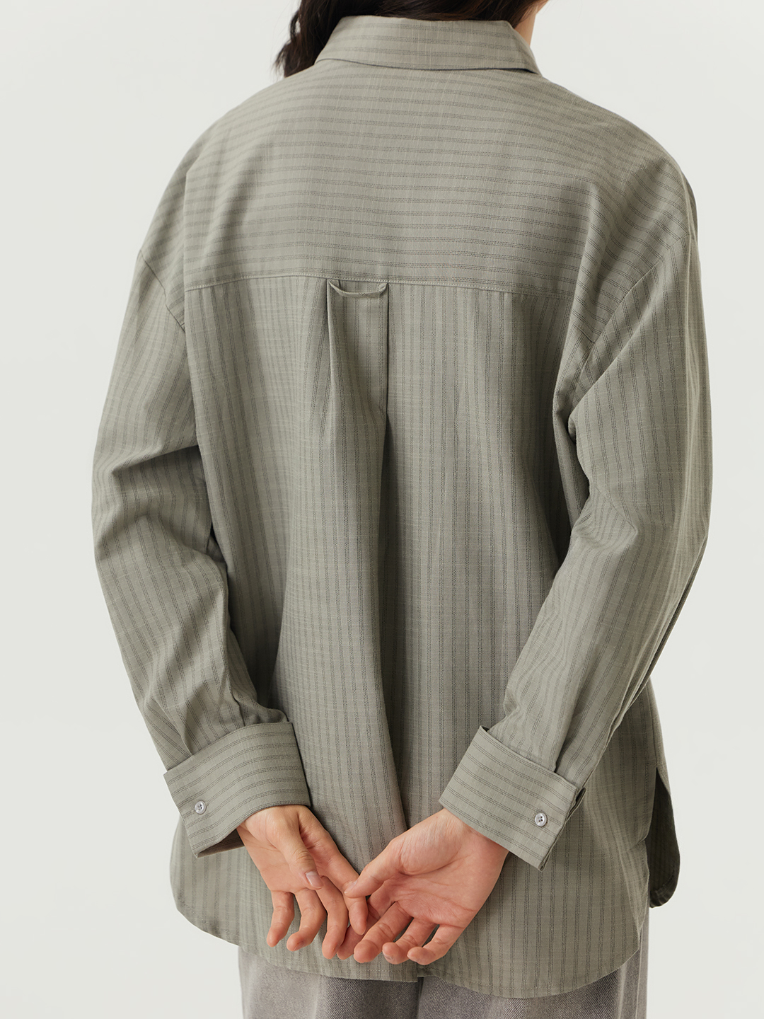 Рубашка бело-серая полоска для женщин 48344-49 66