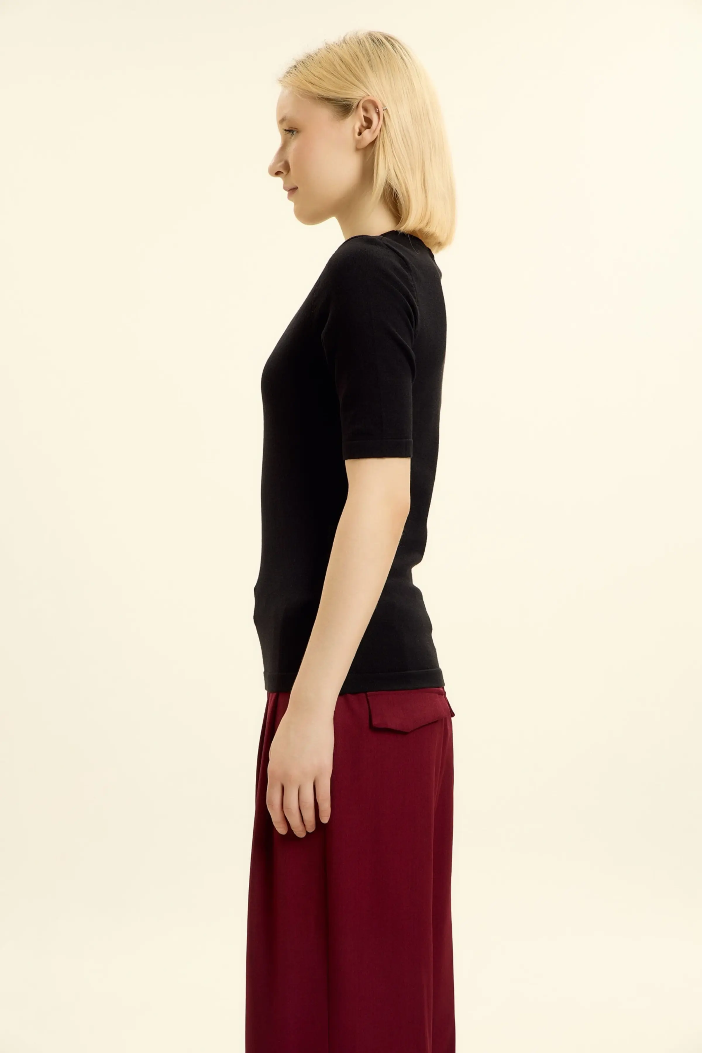 Джемпер черный для женщин 46109-1 60