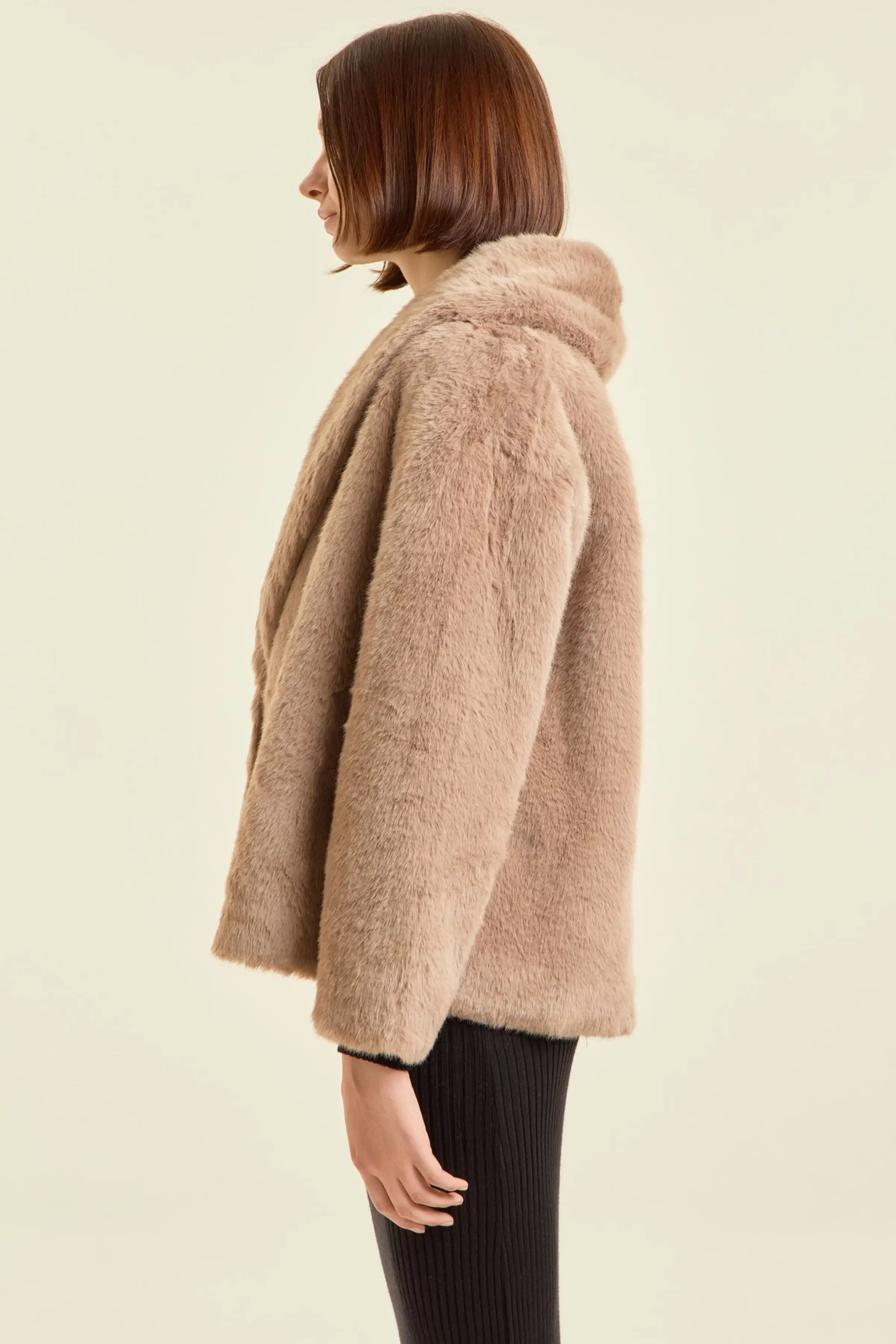 Пальто коричневый для женщин 47102-13 53