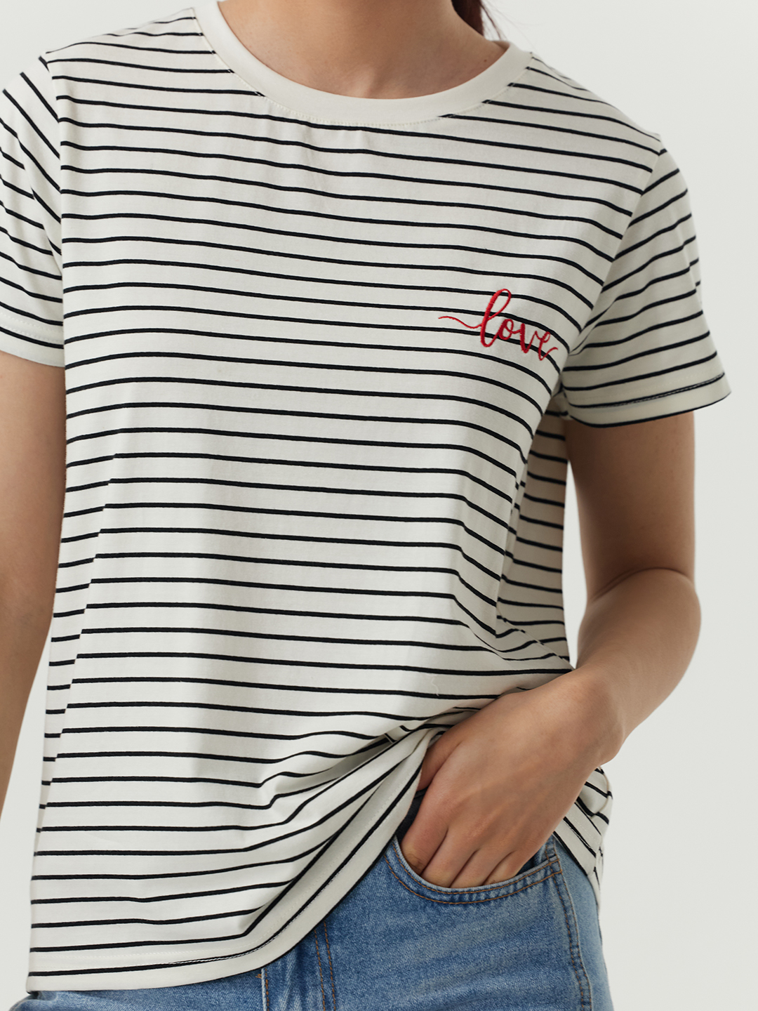 Футболка бело-черная полоска для женщин 48279-46 67