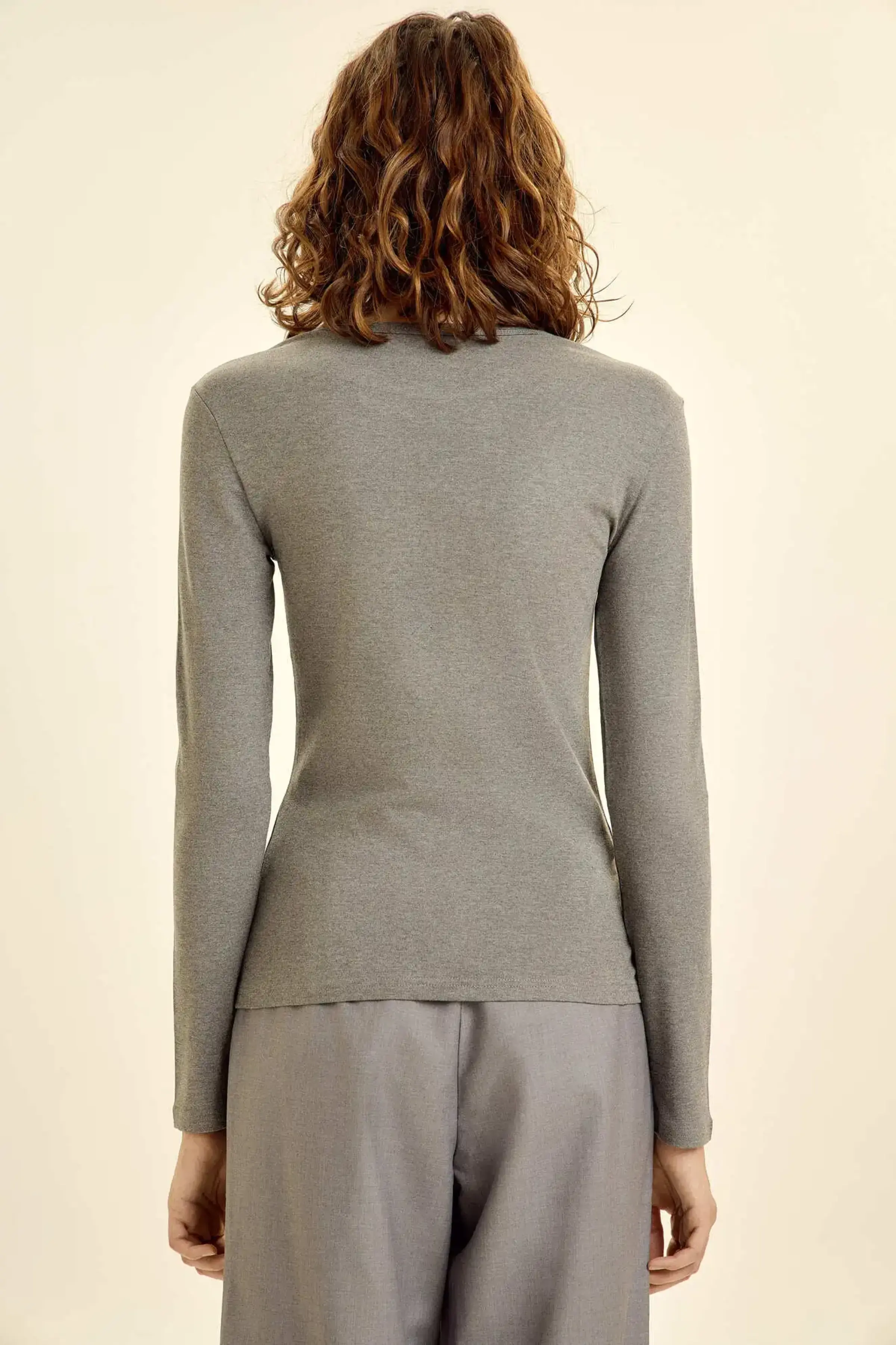 Лонгслив серый для женщин 46133-61 59